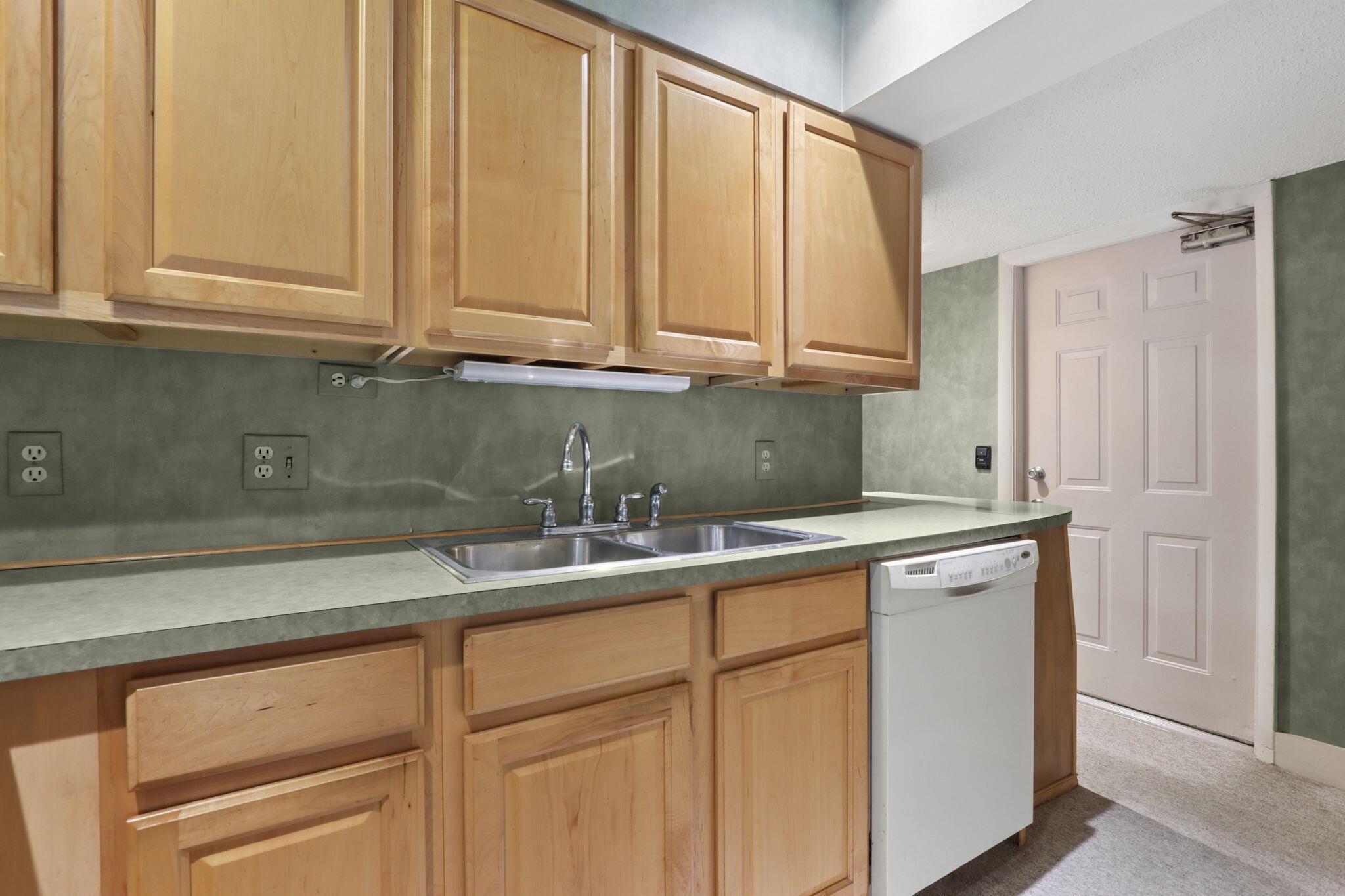 1218 Lake Shore, B Property Photo 10