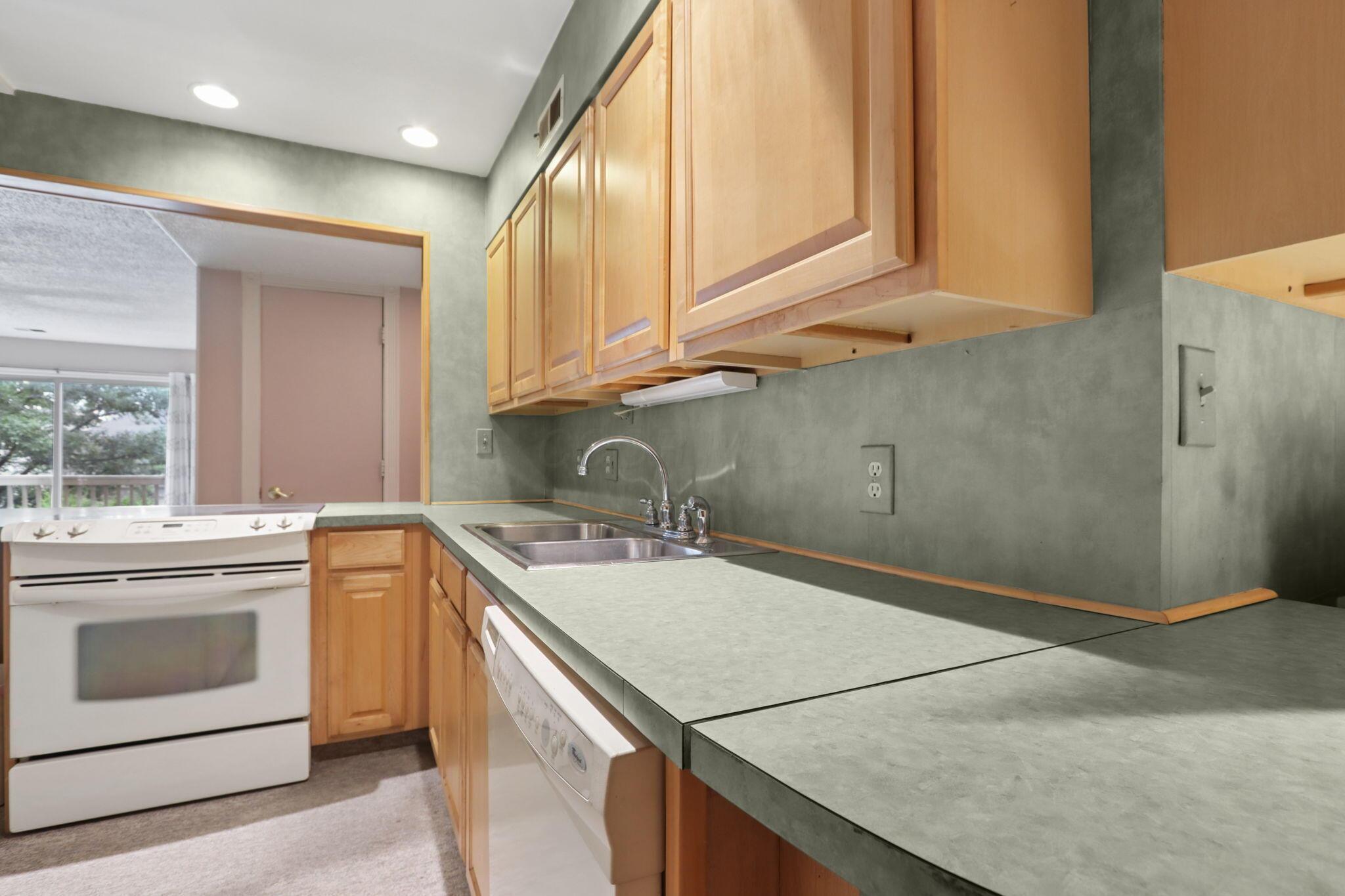 1218 Lake Shore, B Property Photo 12