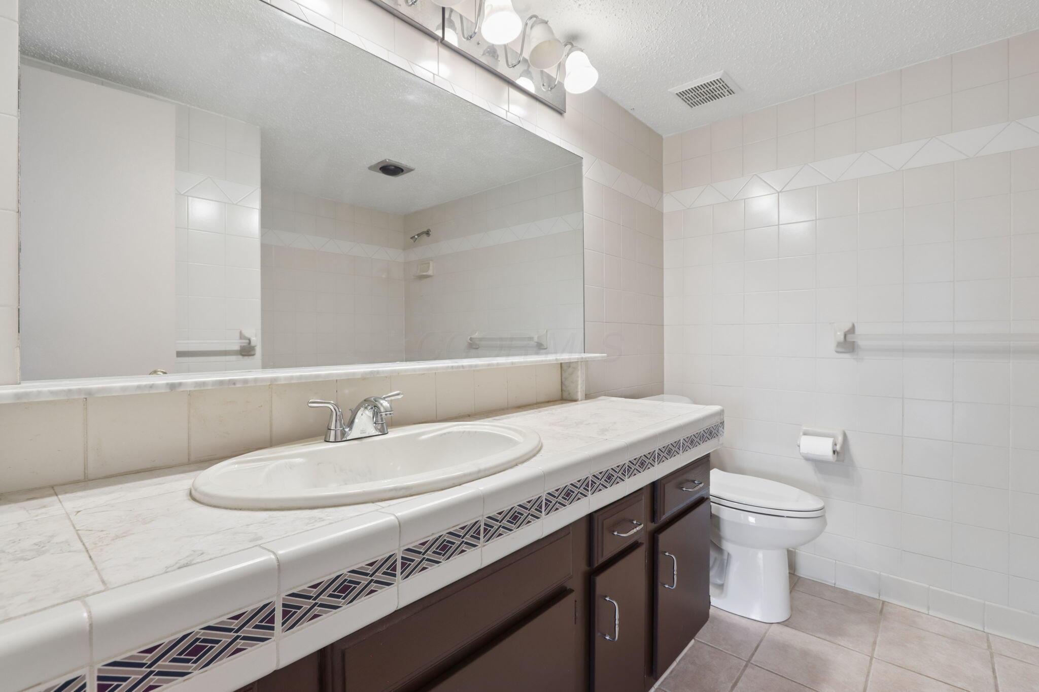 1218 Lake Shore, B Property Photo 17