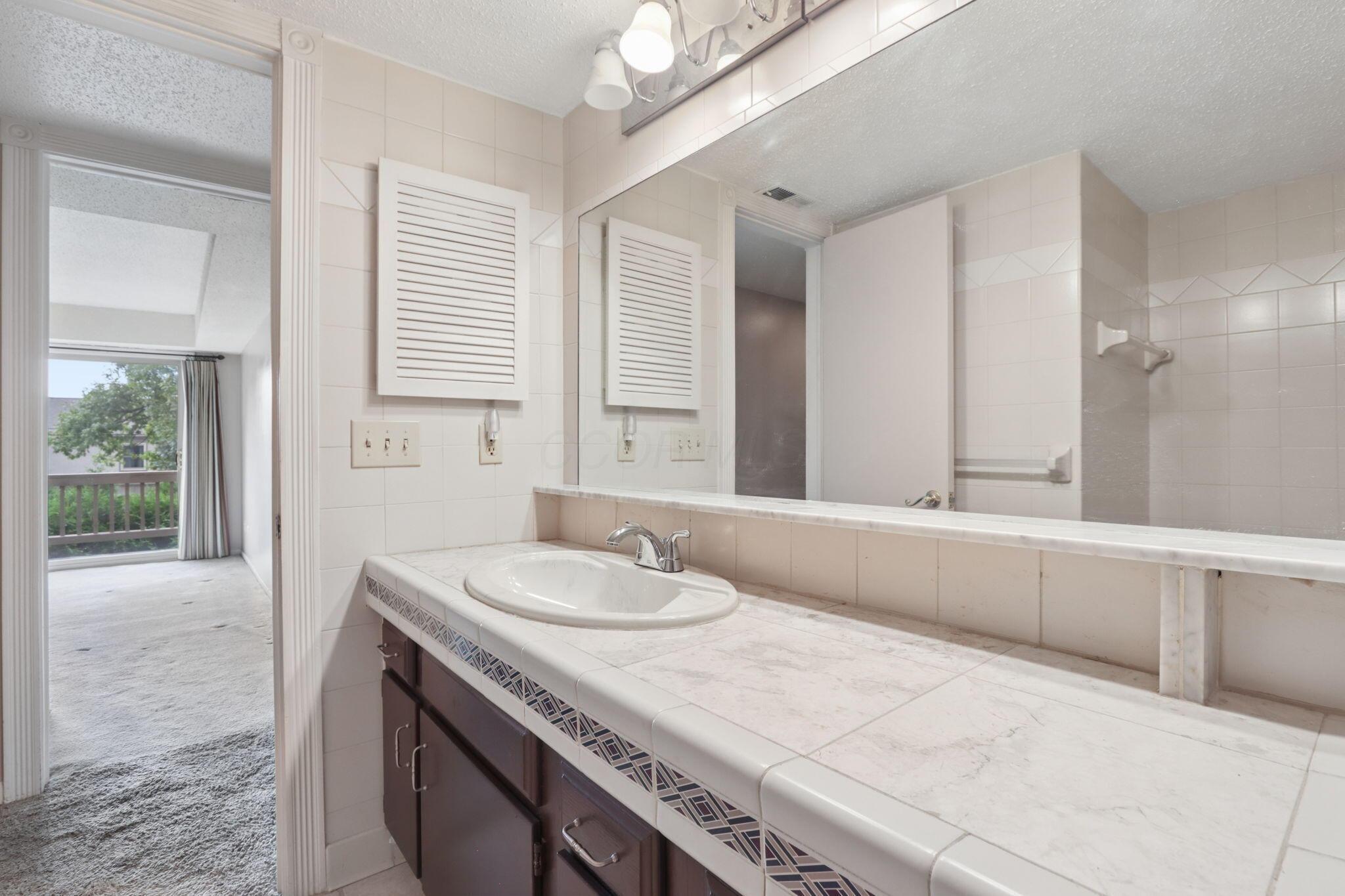 1218 Lake Shore, B Property Photo 18