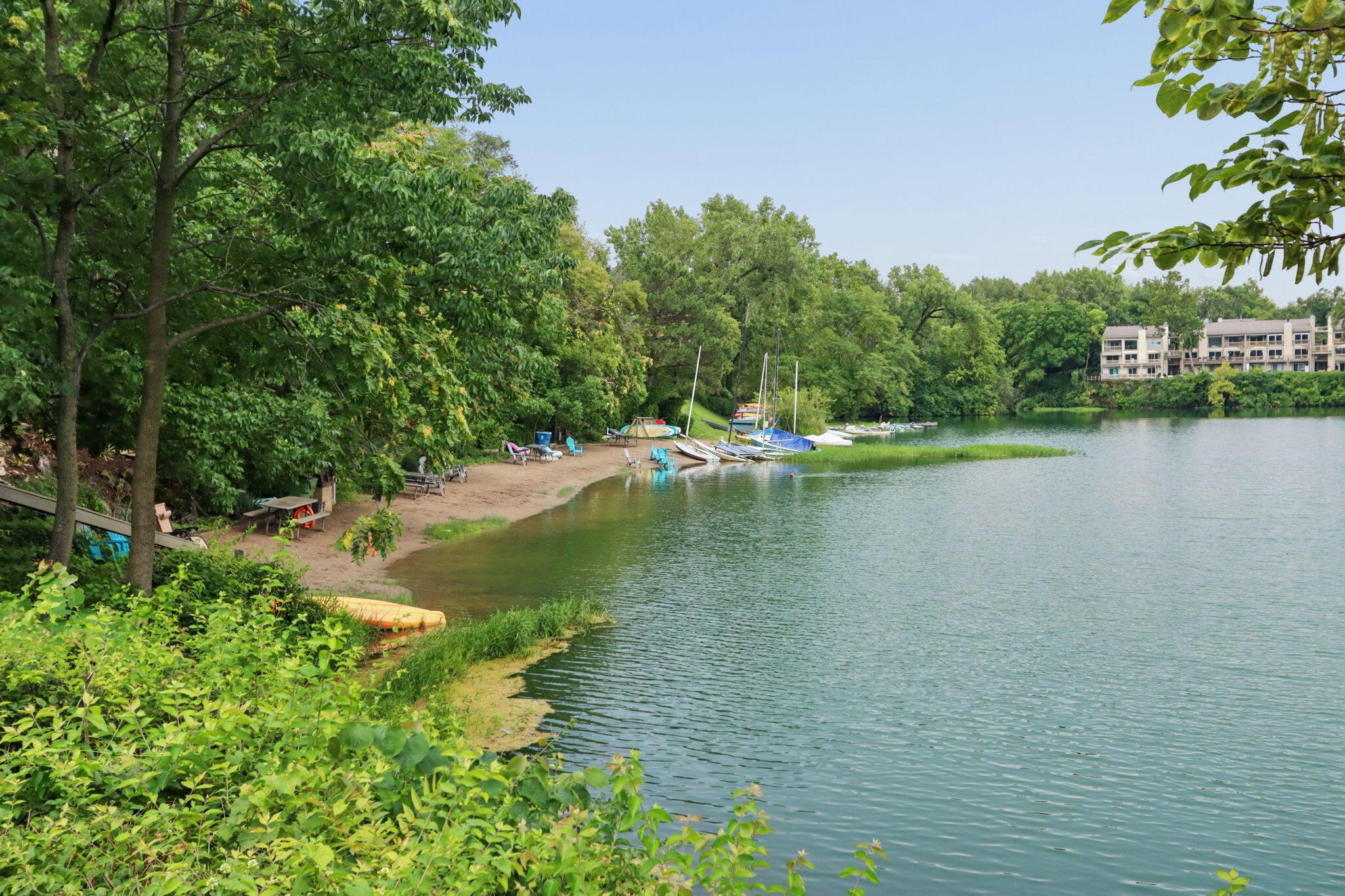 1218 Lake Shore, B Property Photo 29