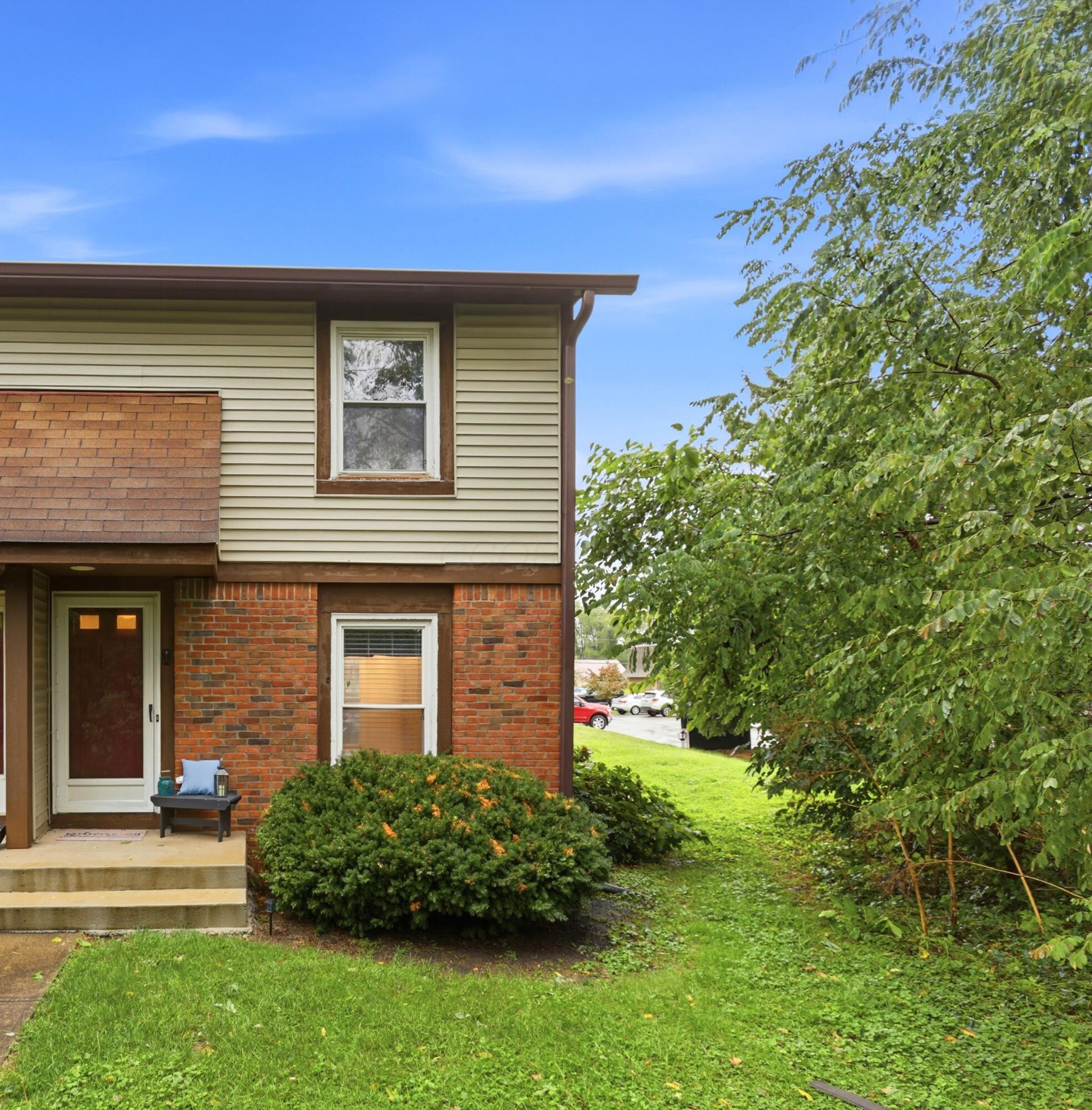 1868 Stanhope Drive, H4 Property Photo 1