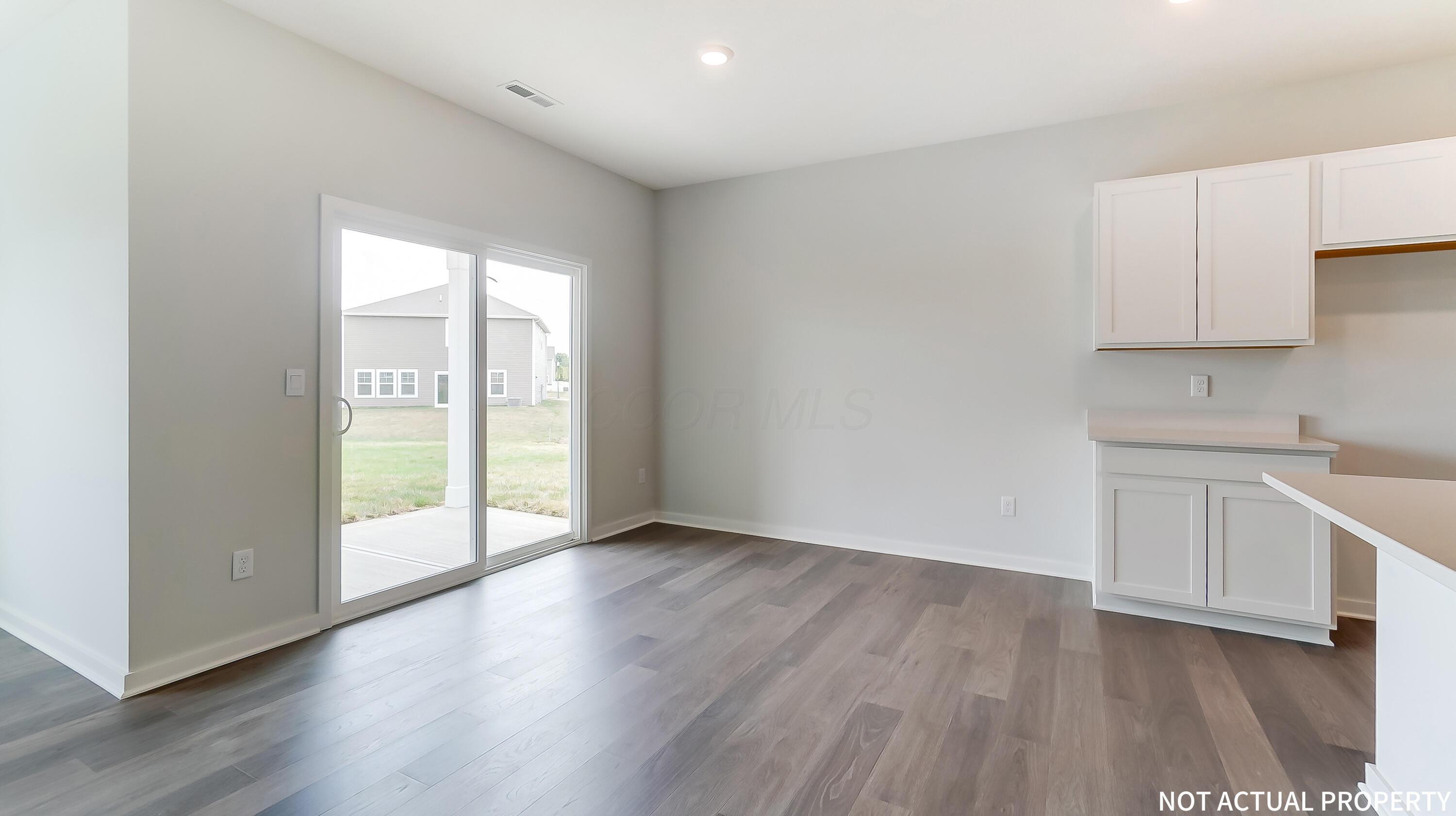 1175 Stratford Way Property Photo 7