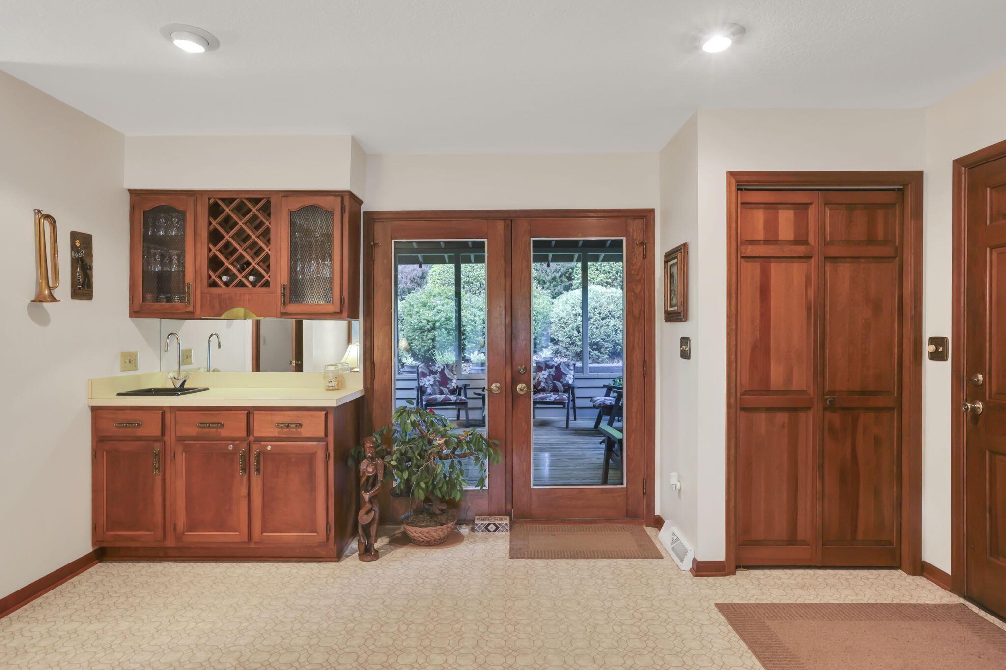 689 Howell Drive Property Photo 20