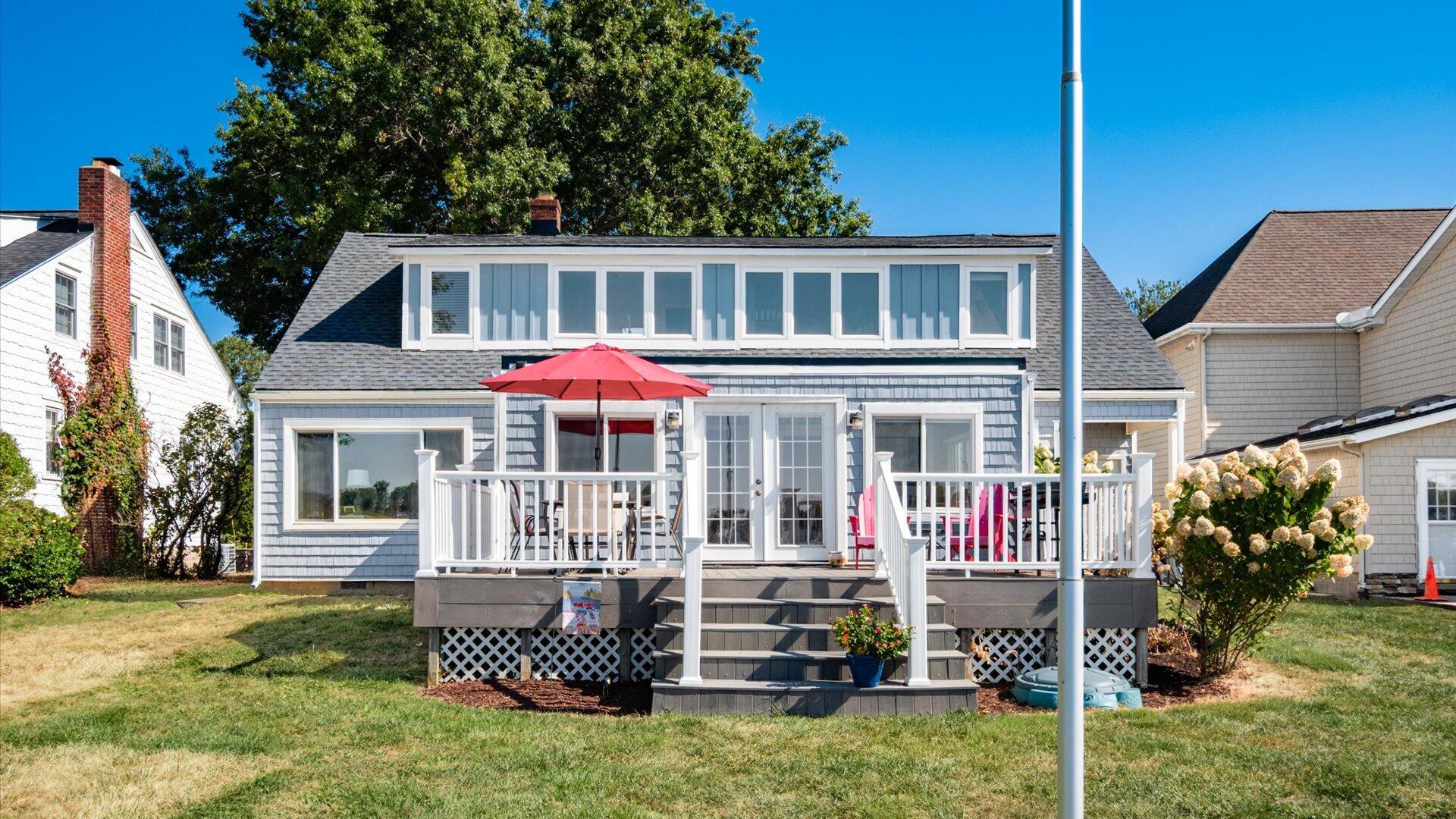 955 Lake Shore Drive E Property Photo 1