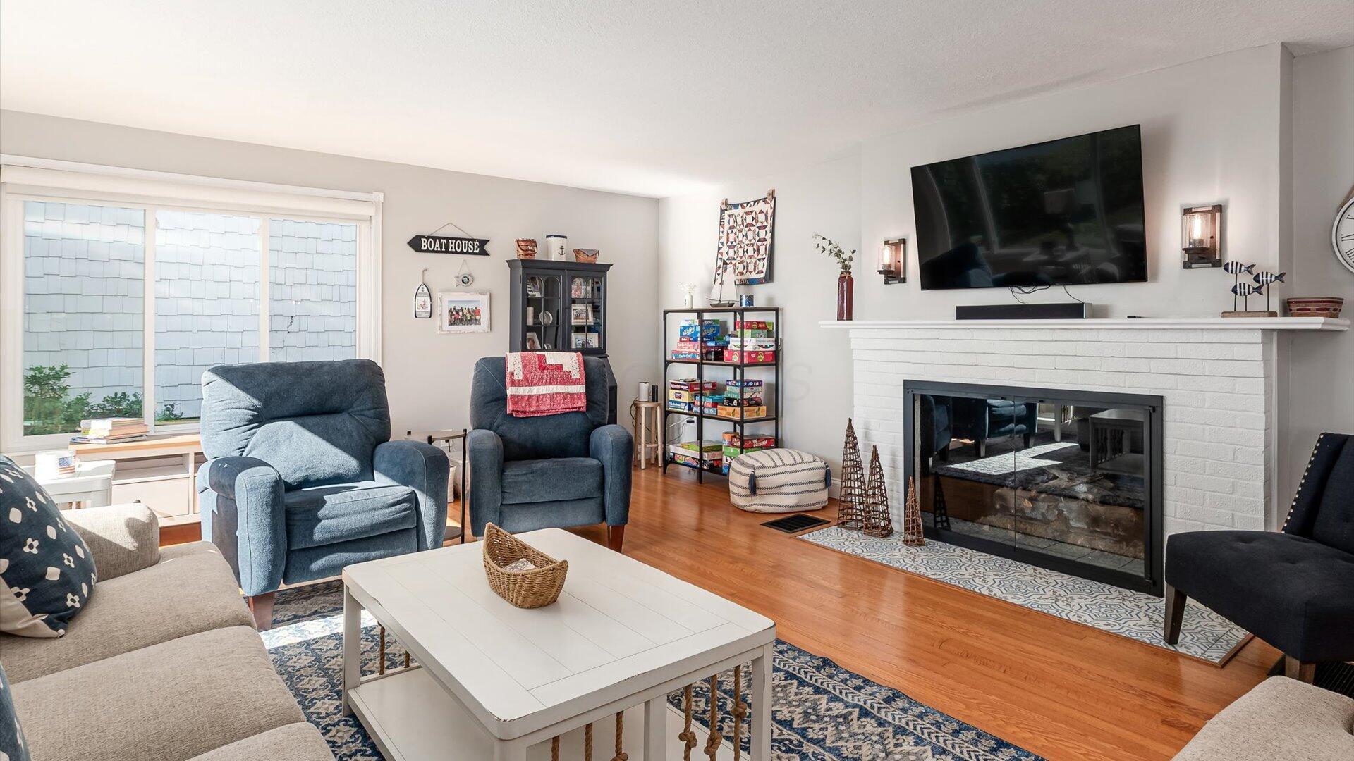 955 Lake Shore Drive E Property Photo 11