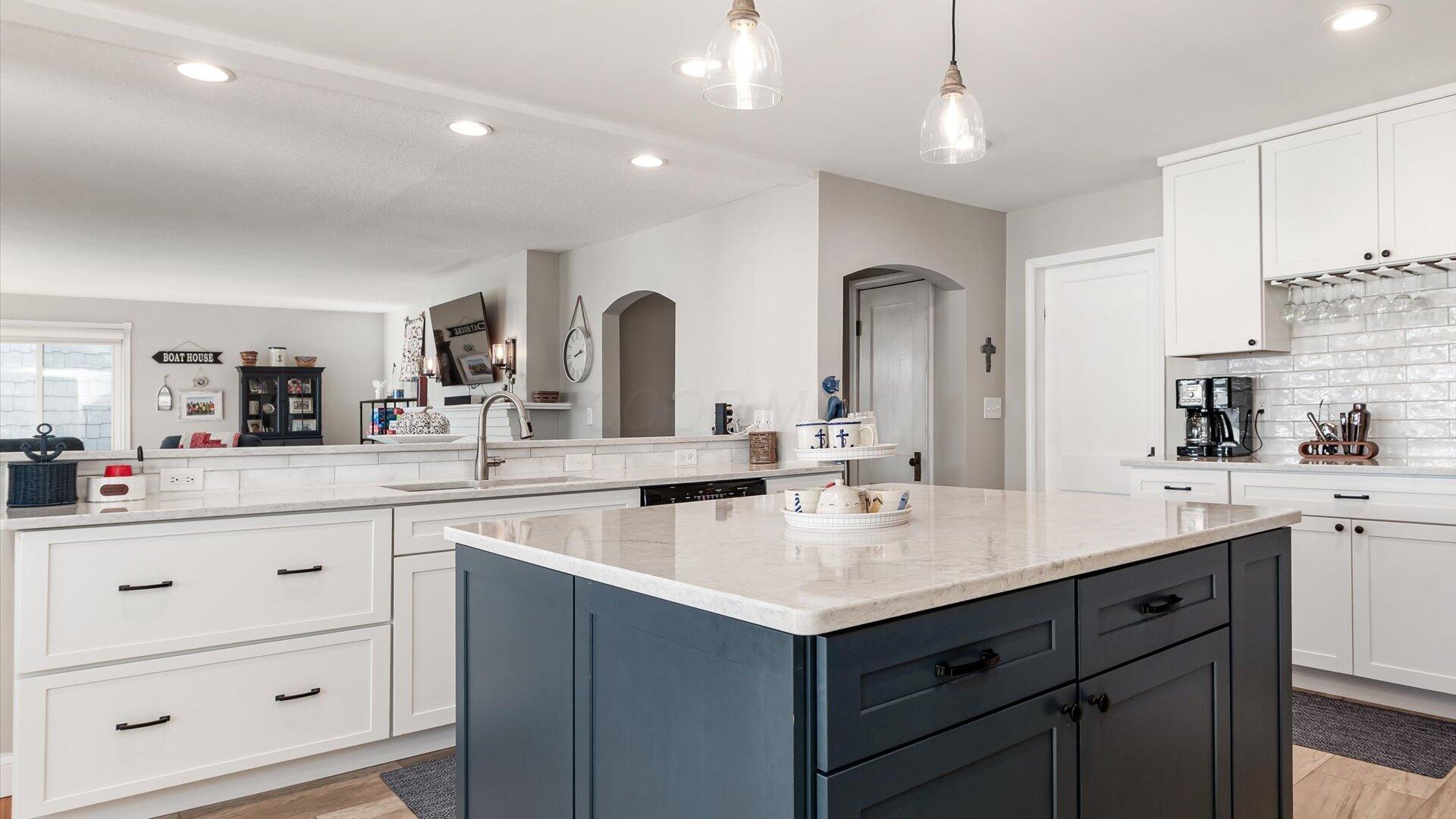 955 Lake Shore Drive E Property Photo 18