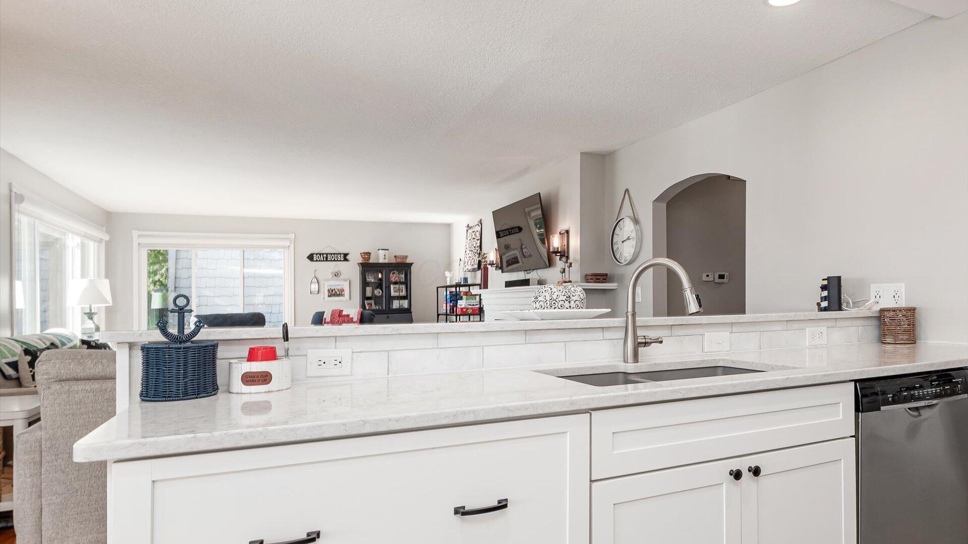955 Lake Shore Drive E Property Photo 19