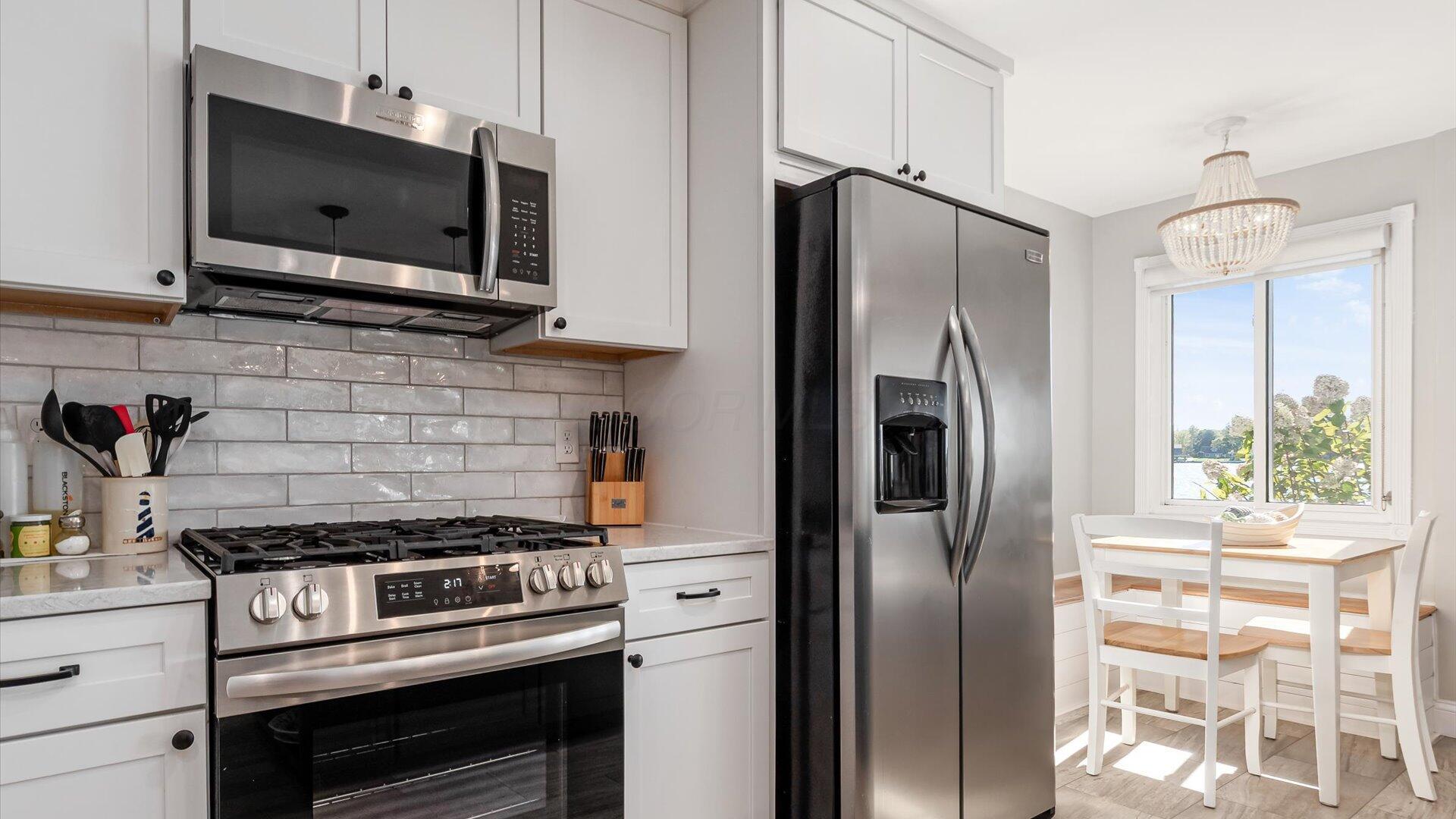 955 Lake Shore Drive E Property Photo 22