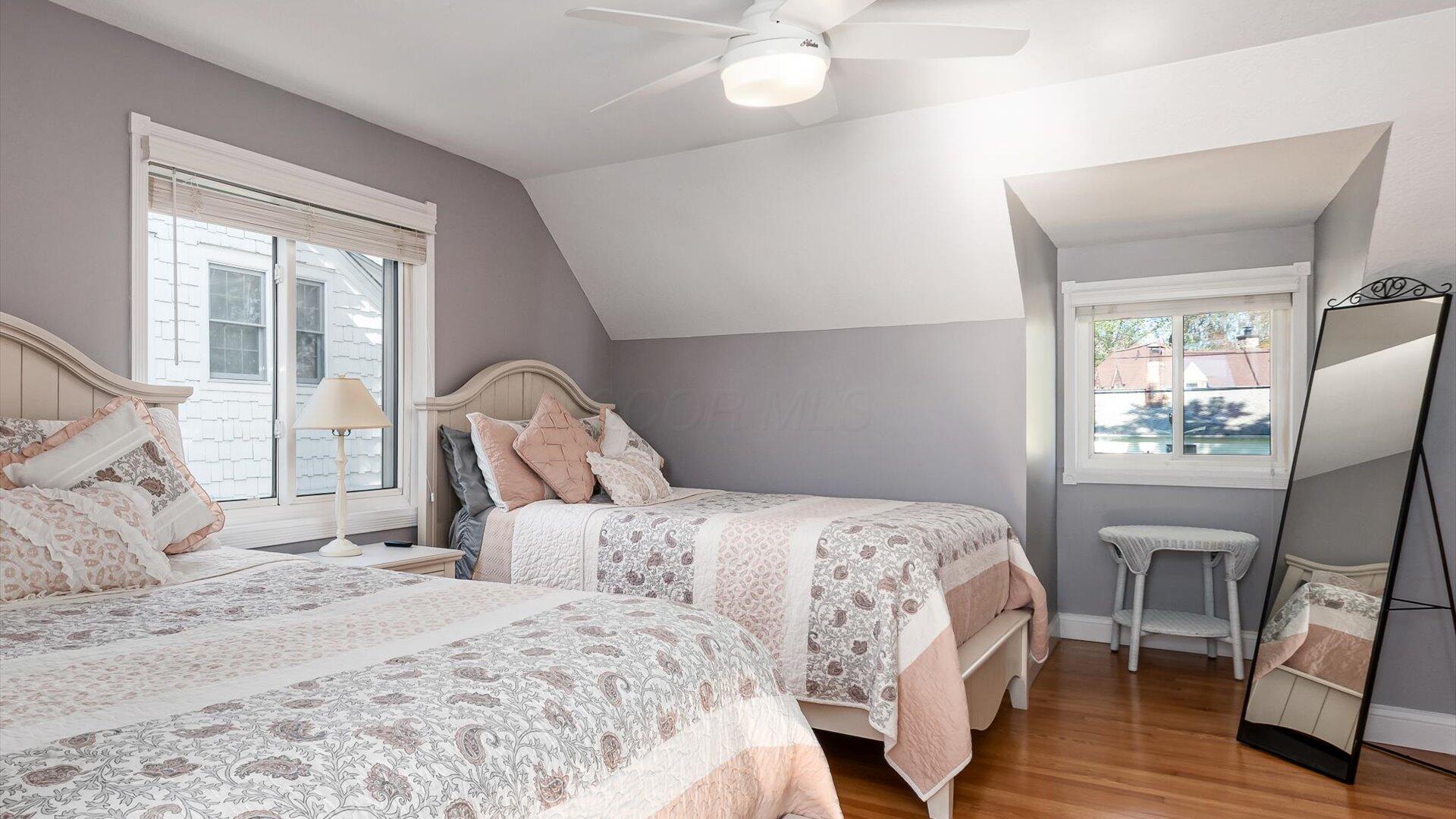955 Lake Shore Drive E Property Photo 33