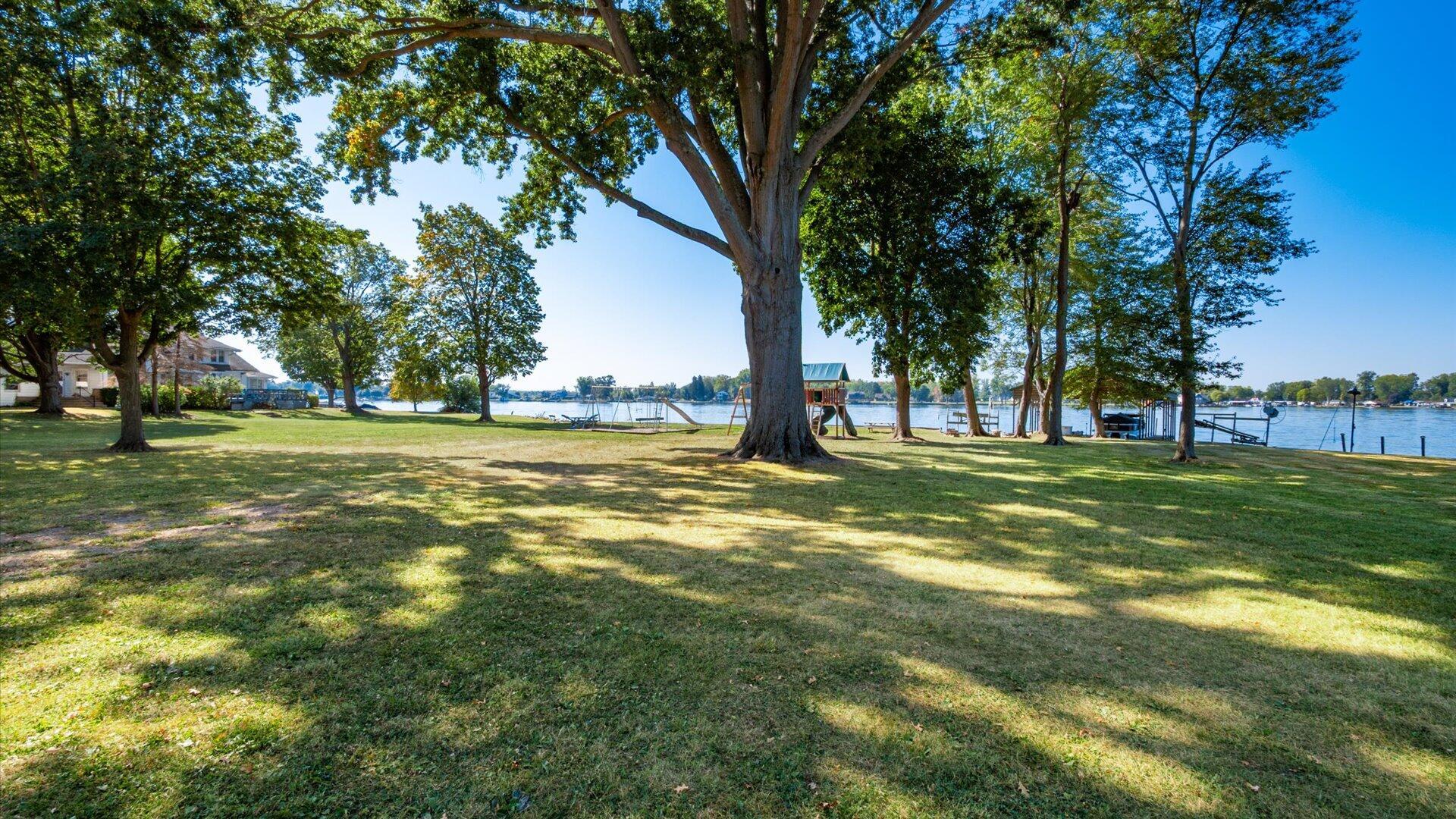 955 Lake Shore Drive E Property Photo 54