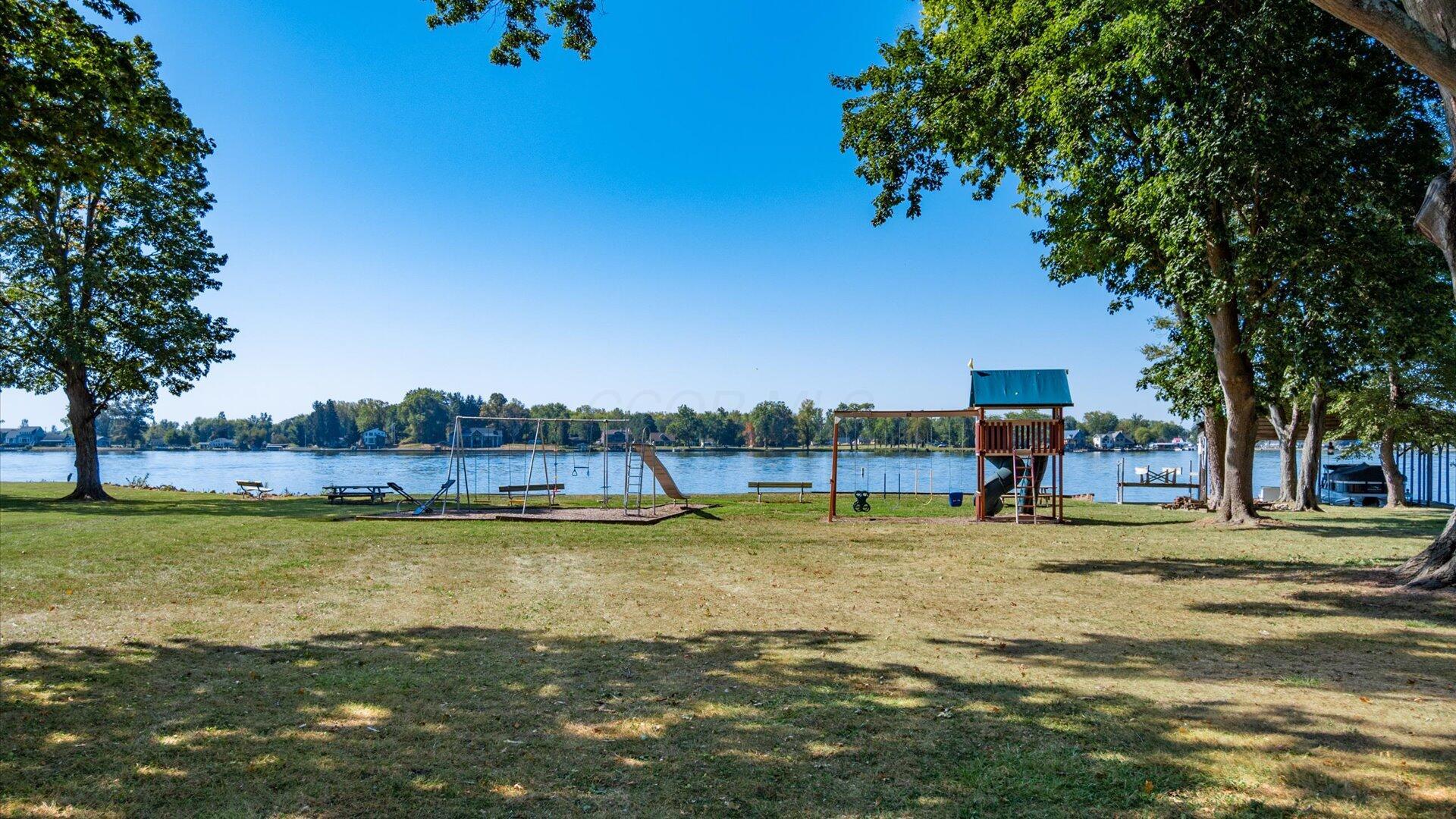 955 Lake Shore Drive E Property Photo 55