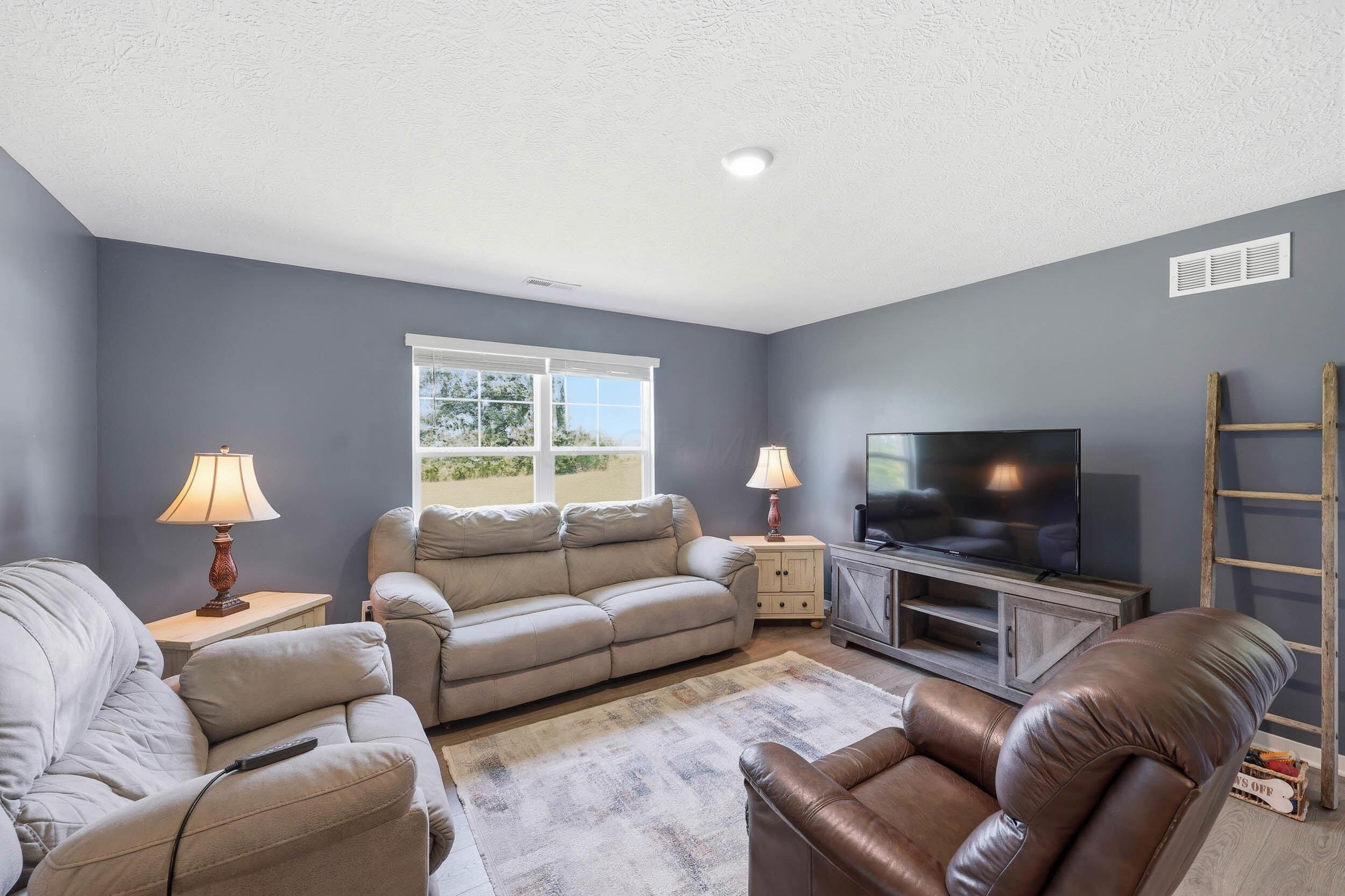 1017 Sherwood Loop Property Photo 7