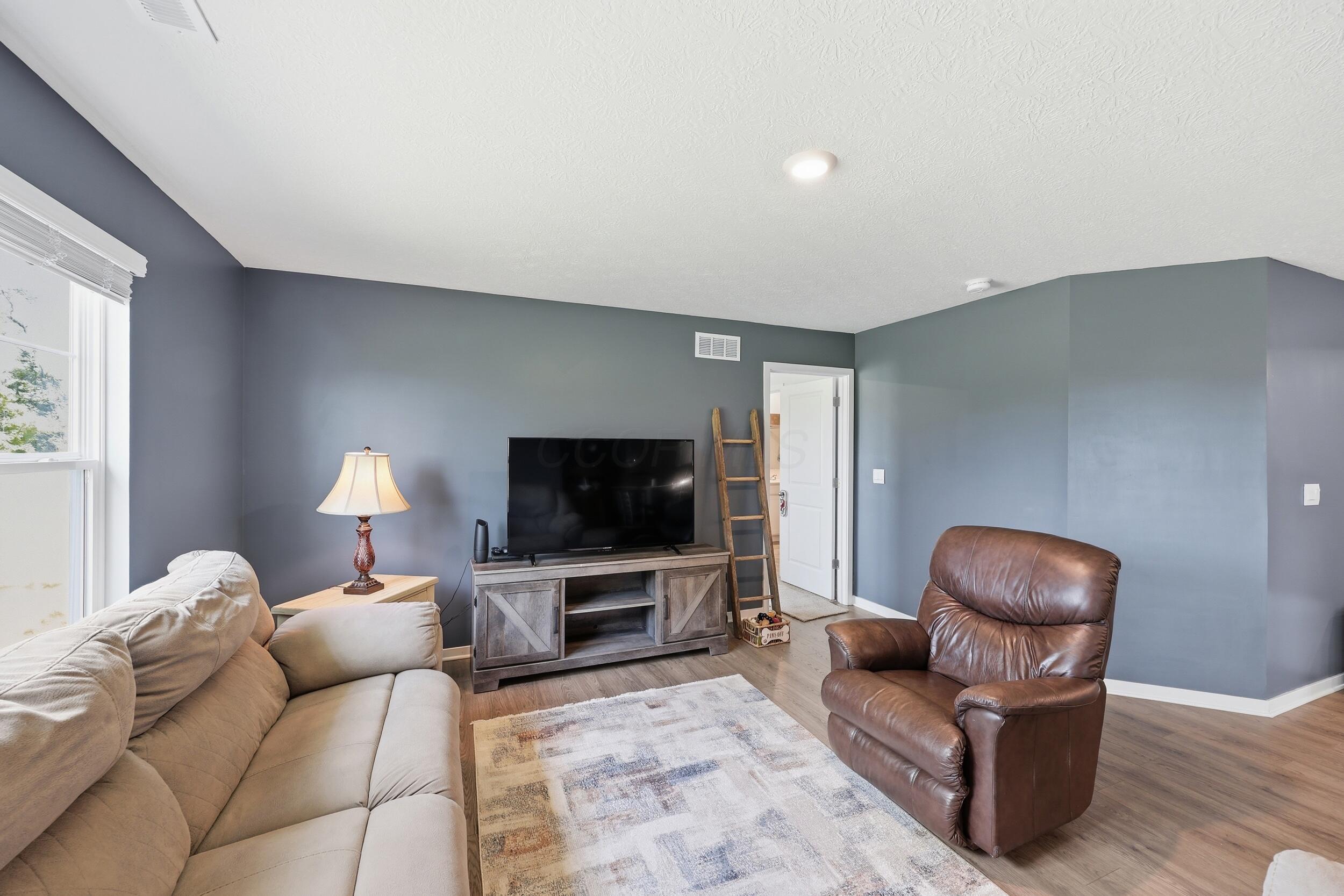 1017 Sherwood Loop Property Photo 8