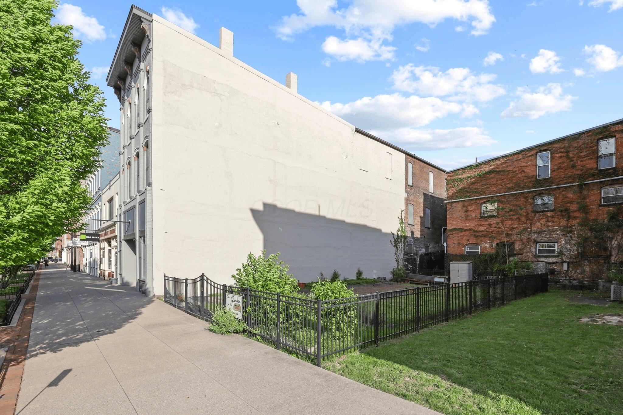 11 S Park Place Property Photo 3