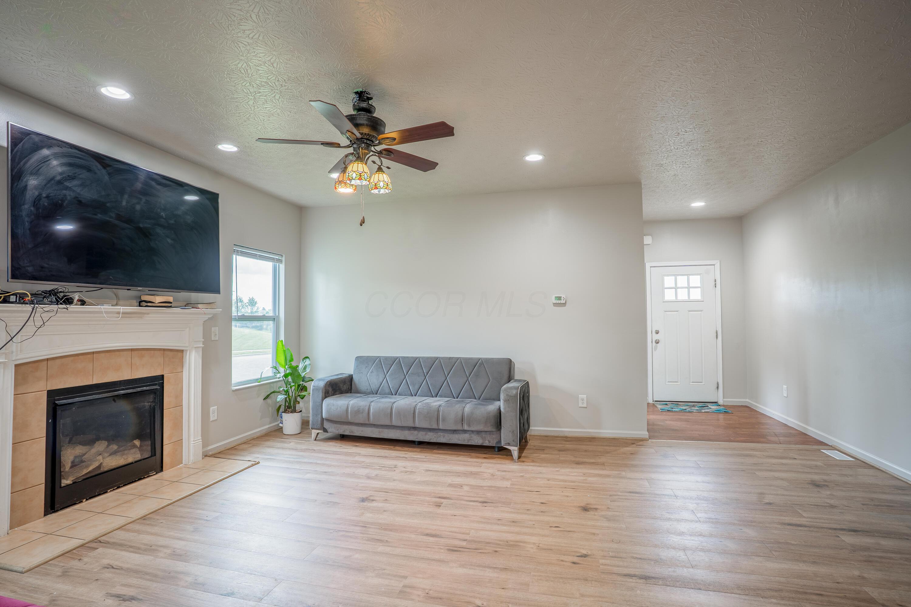 1461 Hoovler Way Property Photo 6
