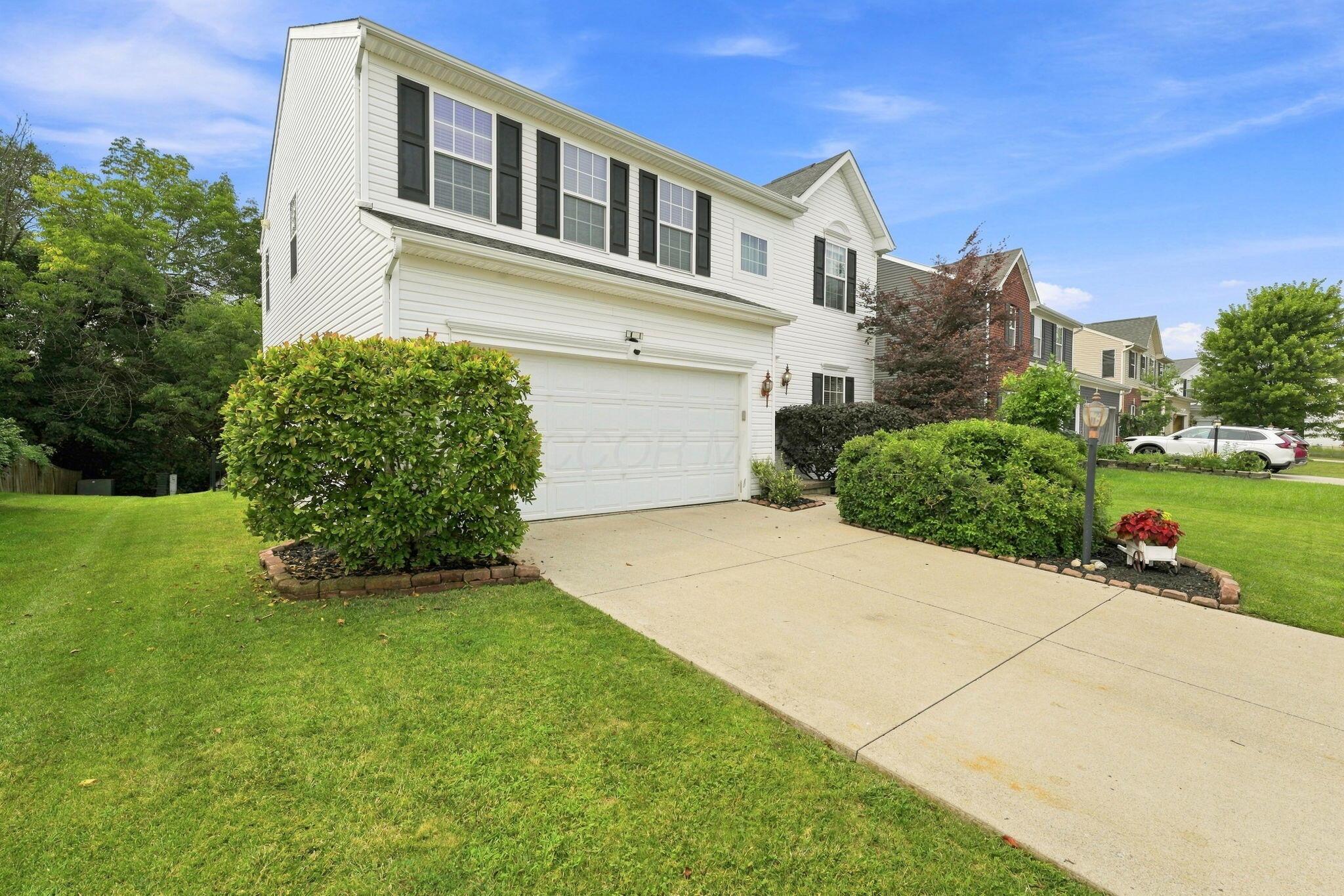 1332 Wagy Square Property Photo 2