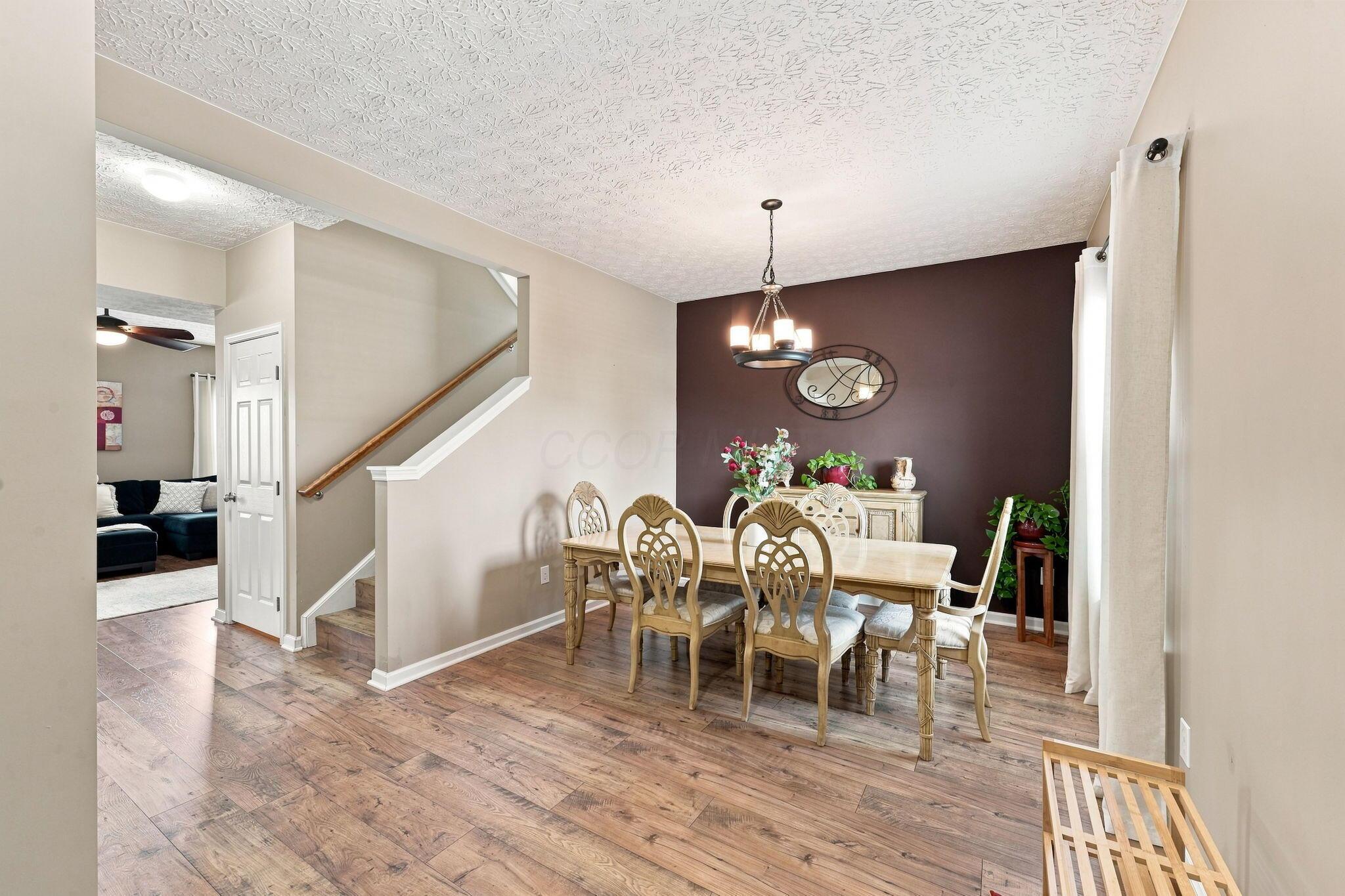 1332 Wagy Square Property Photo 3