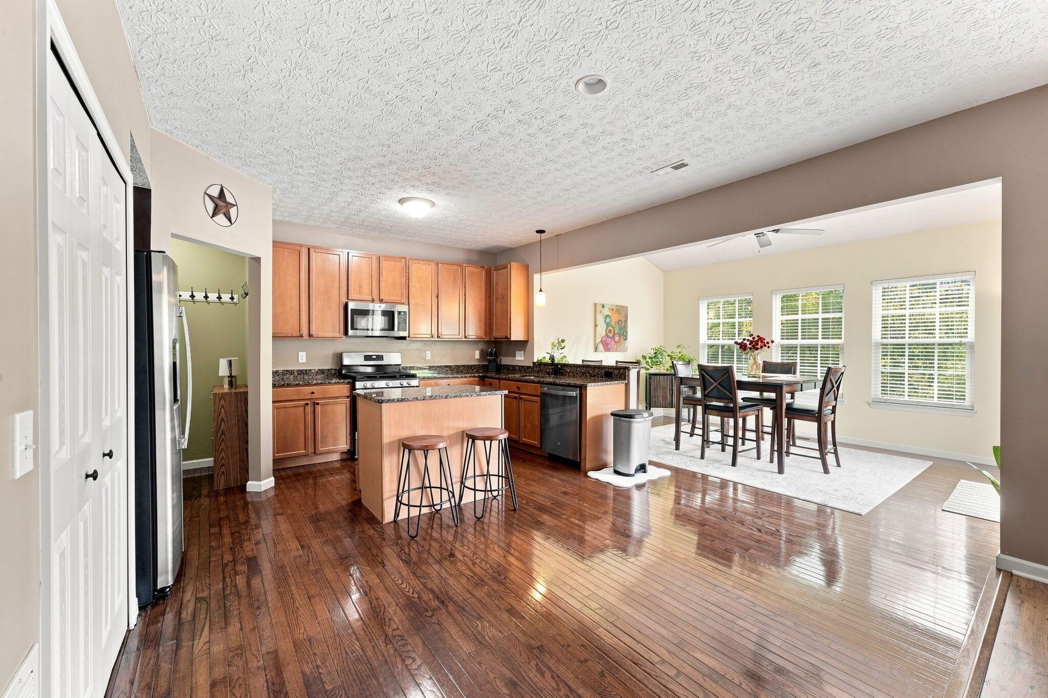 1332 Wagy Square Property Photo 7