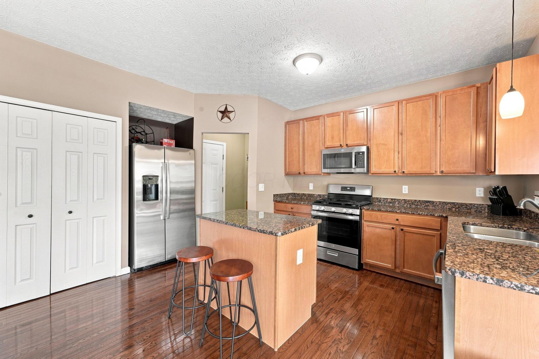 1332 Wagy Square Property Photo 8