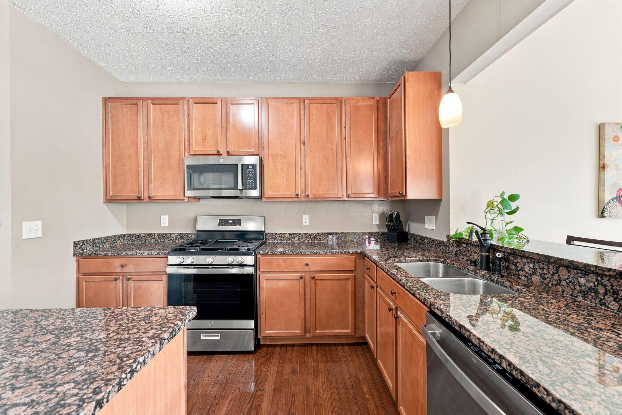1332 Wagy Square Property Photo 9