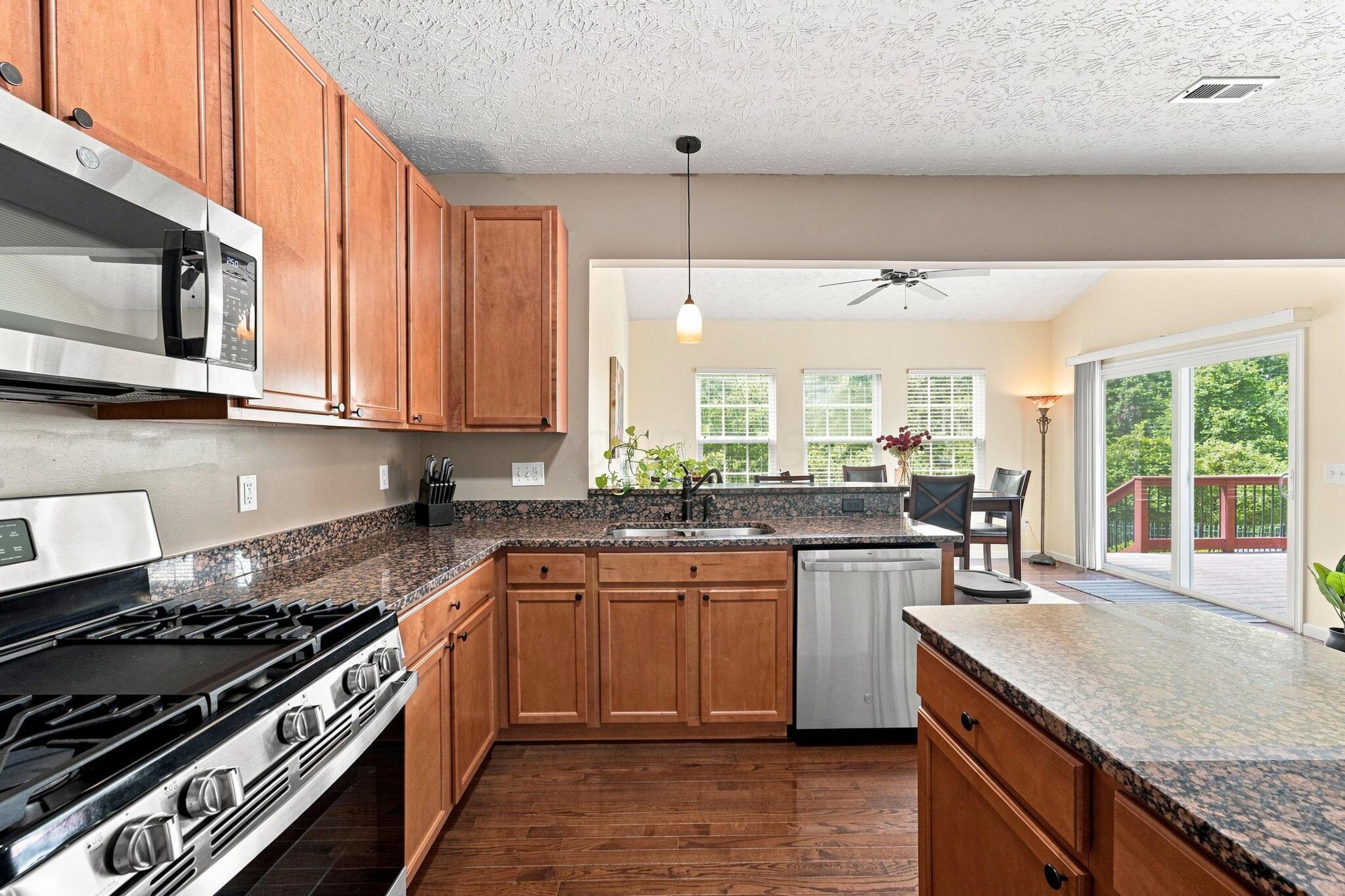 1332 Wagy Square Property Photo 10