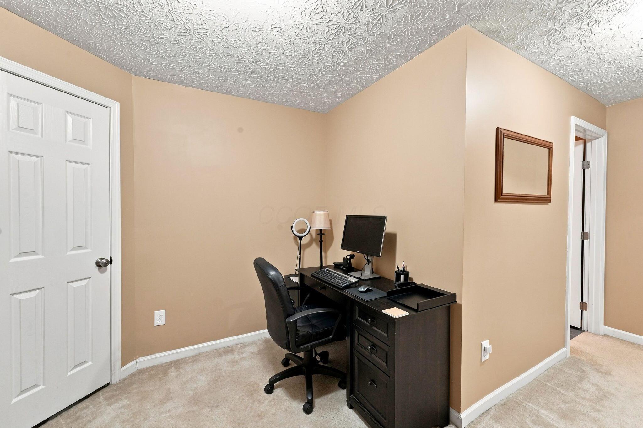 1332 Wagy Square Property Photo 24