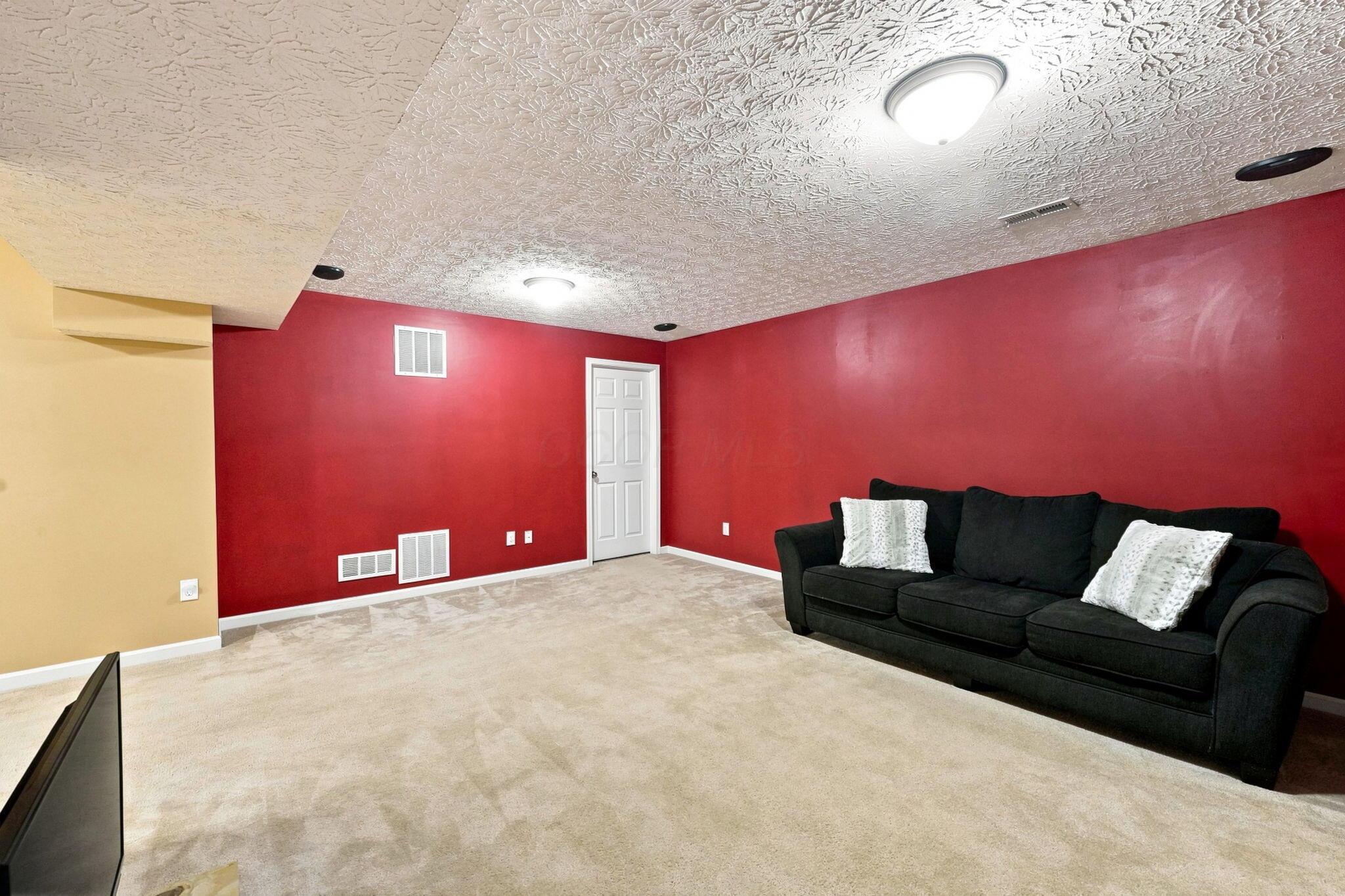 1332 Wagy Square Property Photo 25