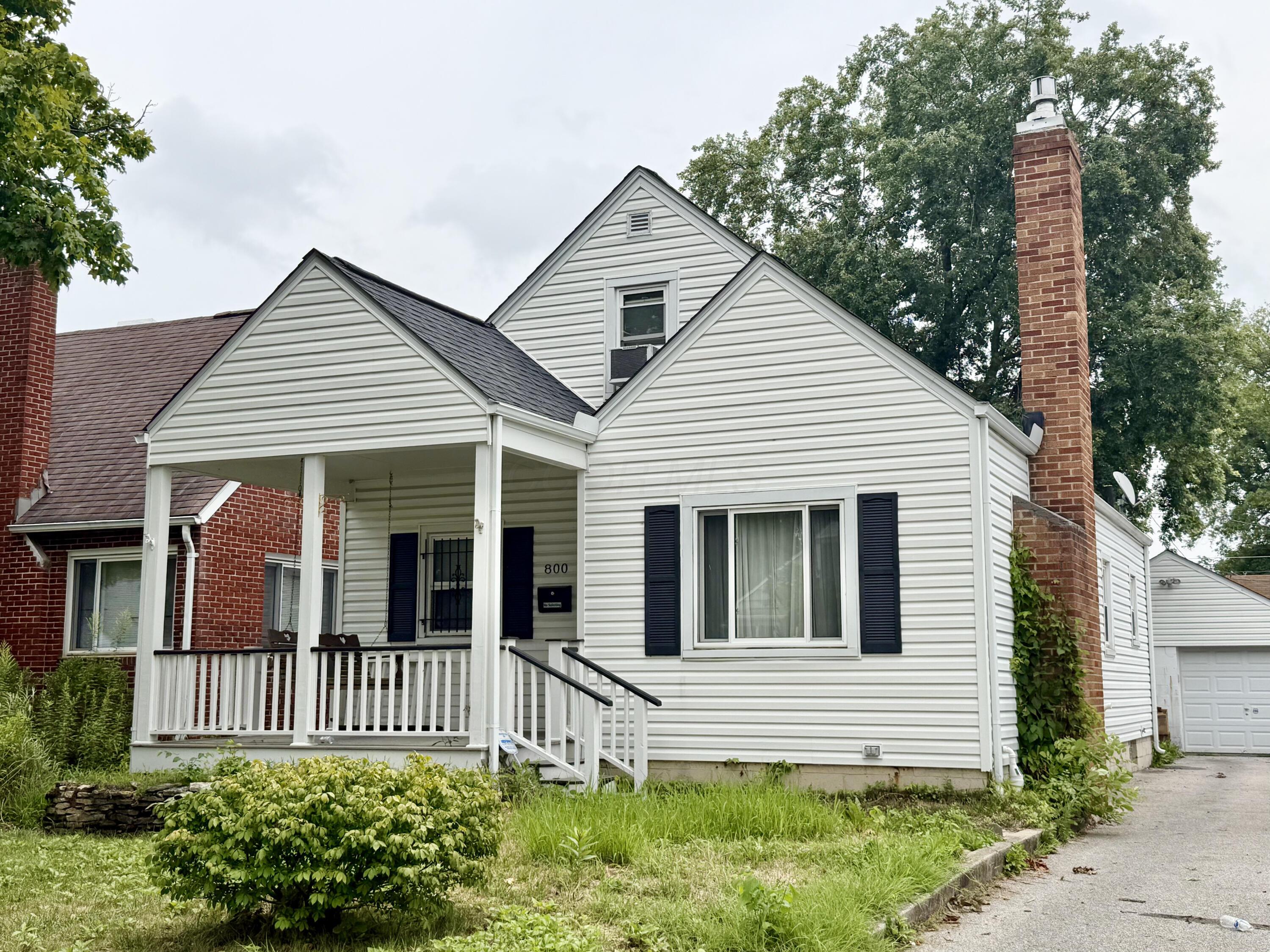 800 S Roys Avenue Property Photo 1