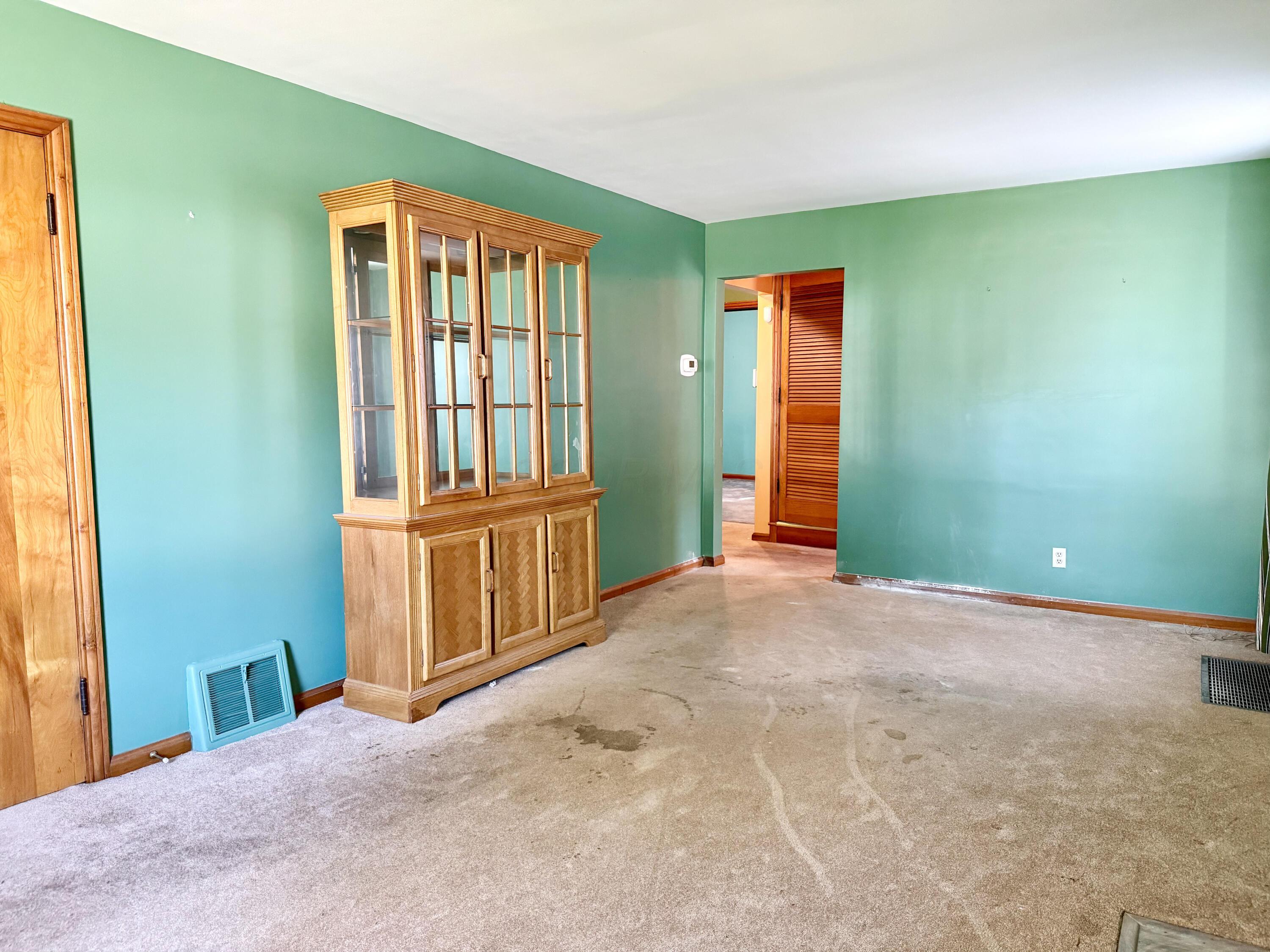 800 S Roys Avenue Property Photo 3