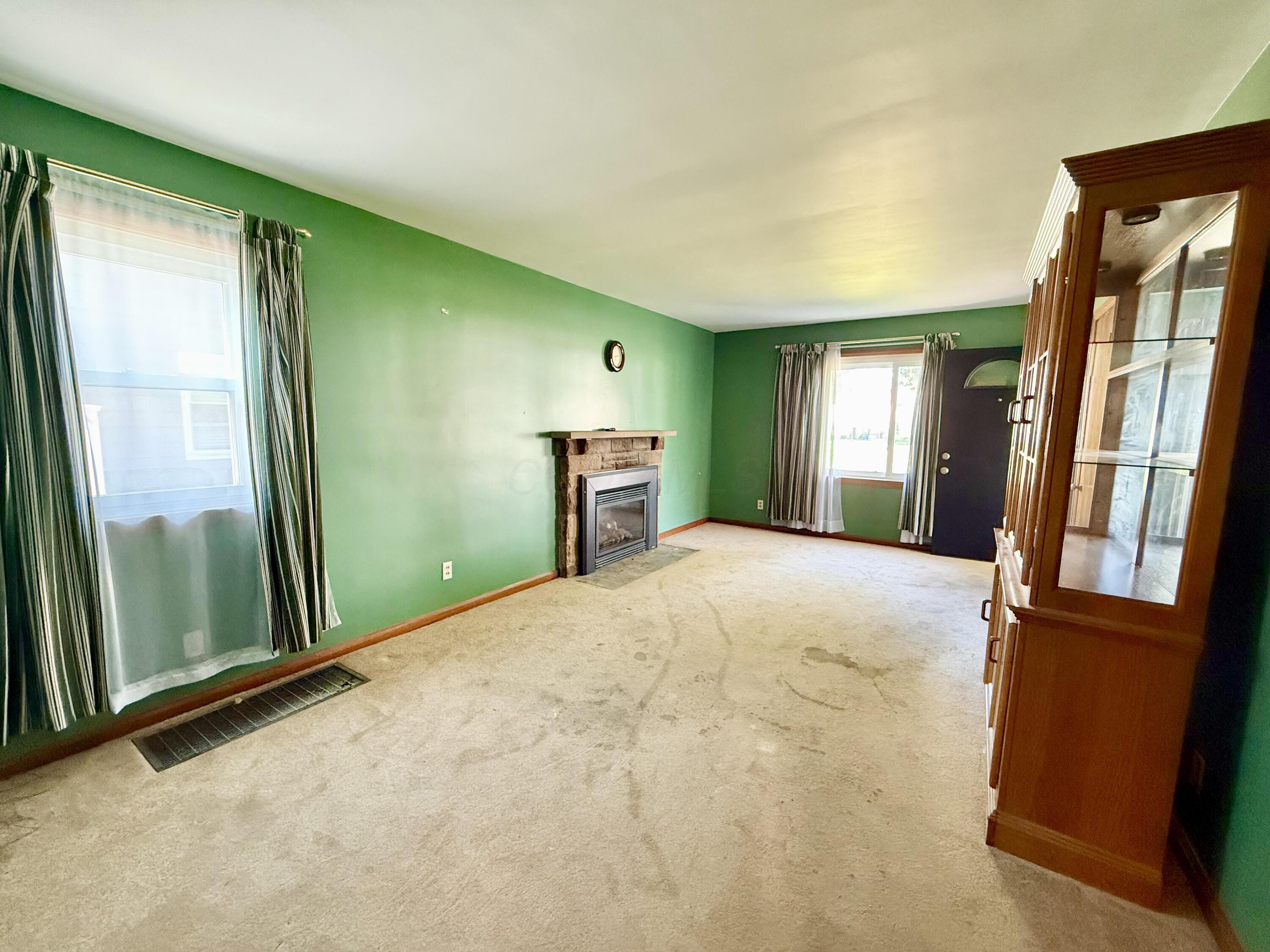 800 S Roys Avenue Property Photo 5