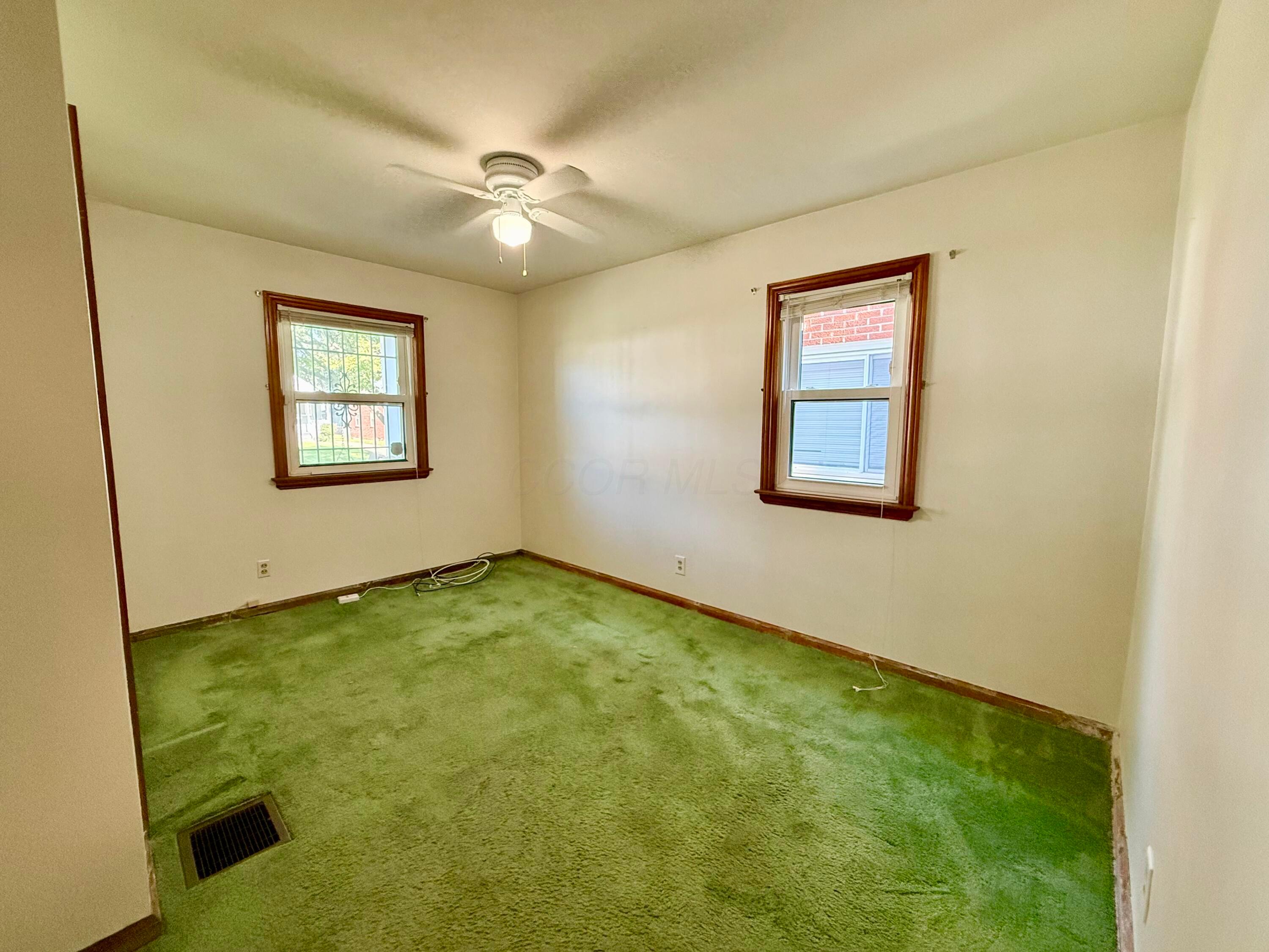 800 S Roys Avenue Property Photo 13
