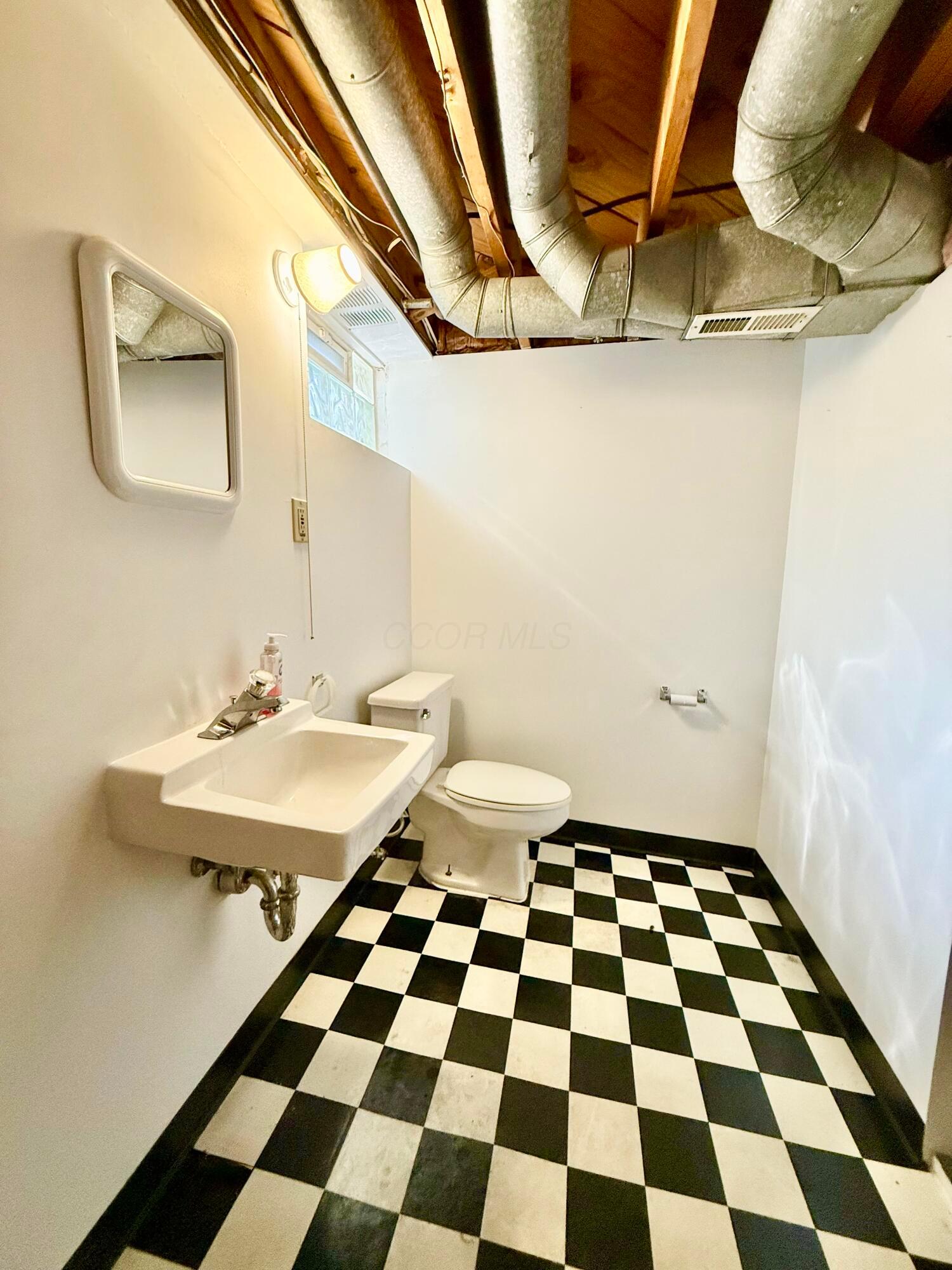 800 S Roys Avenue Property Photo 28