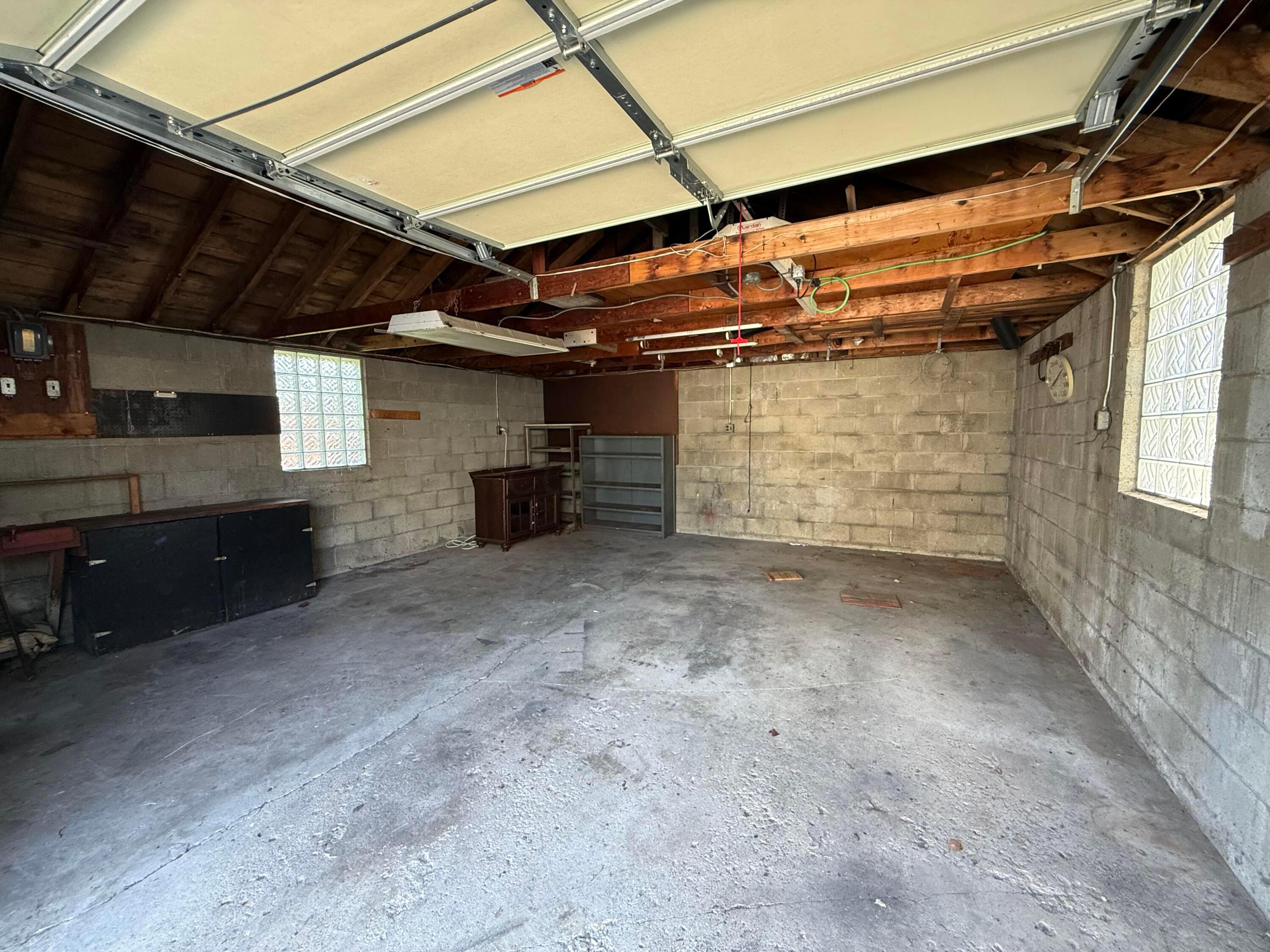 800 S Roys Avenue Property Photo 32