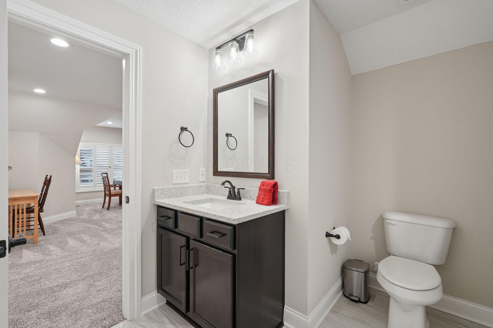 10228 Hyland Run Property Photo 32