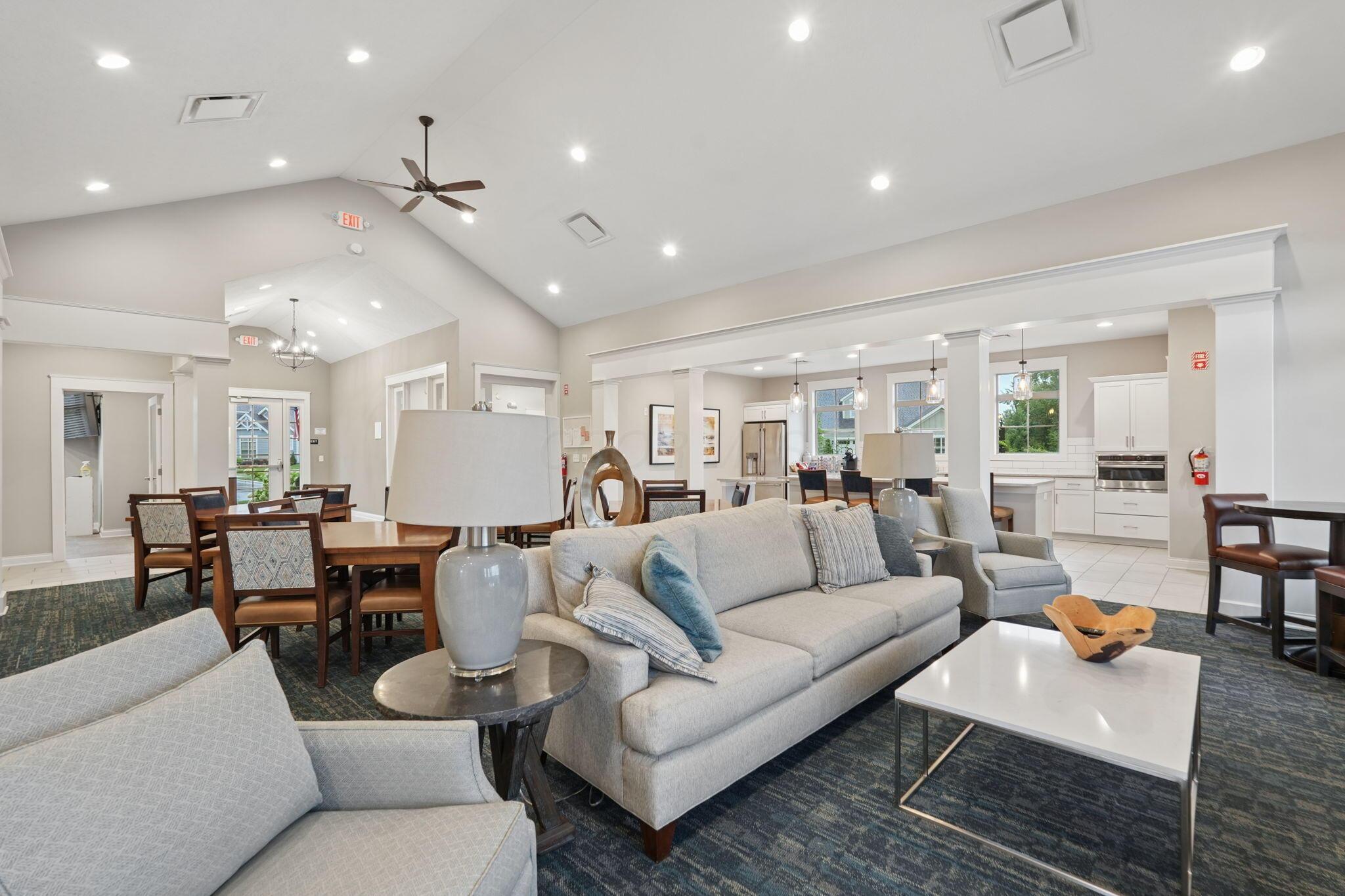 10228 Hyland Run Property Photo 44