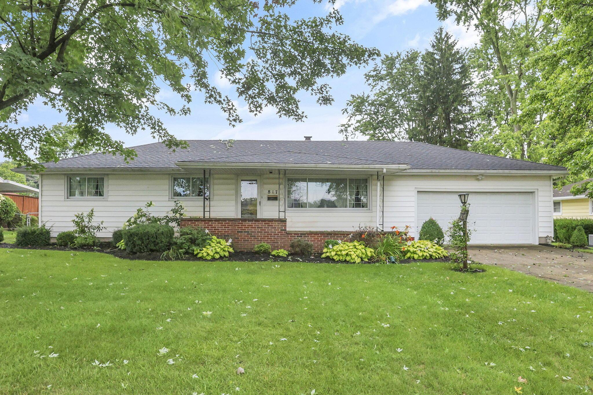 817 Amherst Drive Property Photo 1