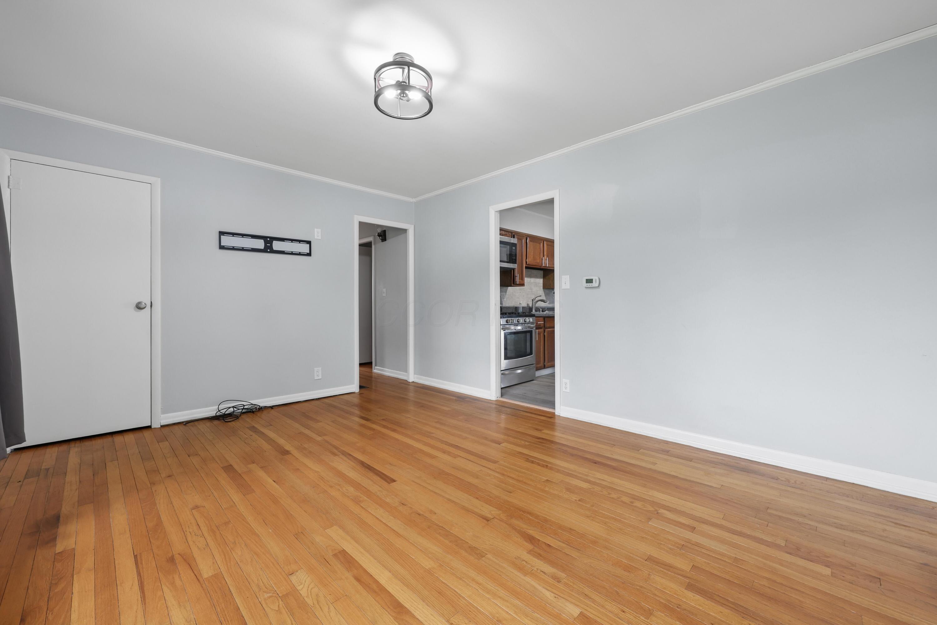 718 Meadow Drive Property Photo 3