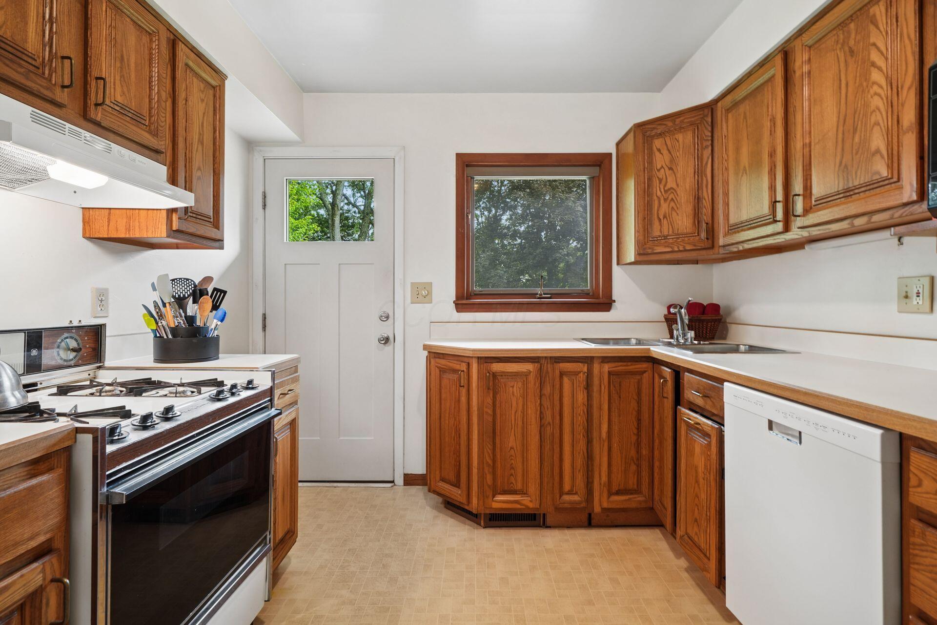2106 Springhill Drive Property Photo 13