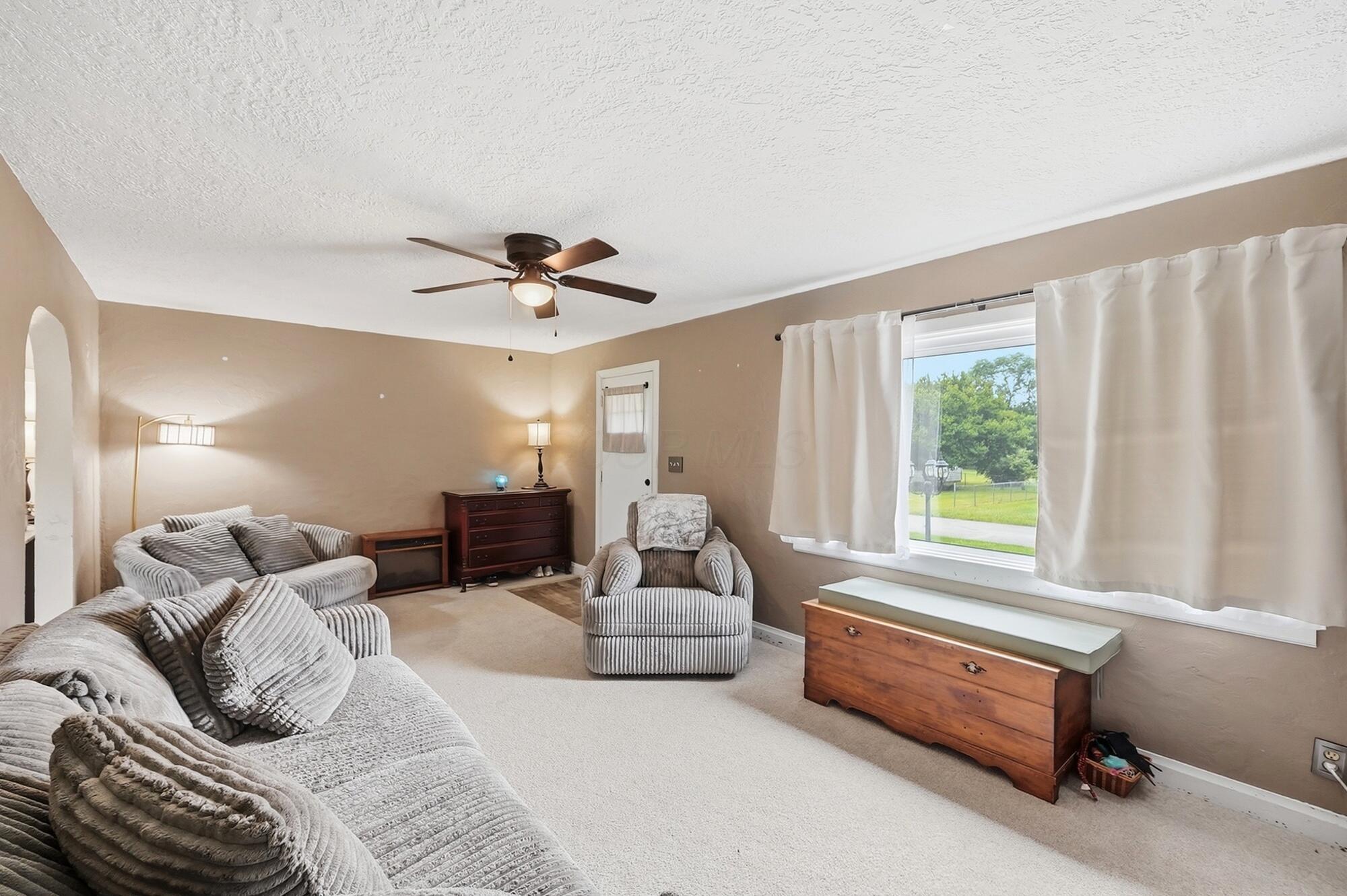 39 Oaksmere Road Property Photo 3