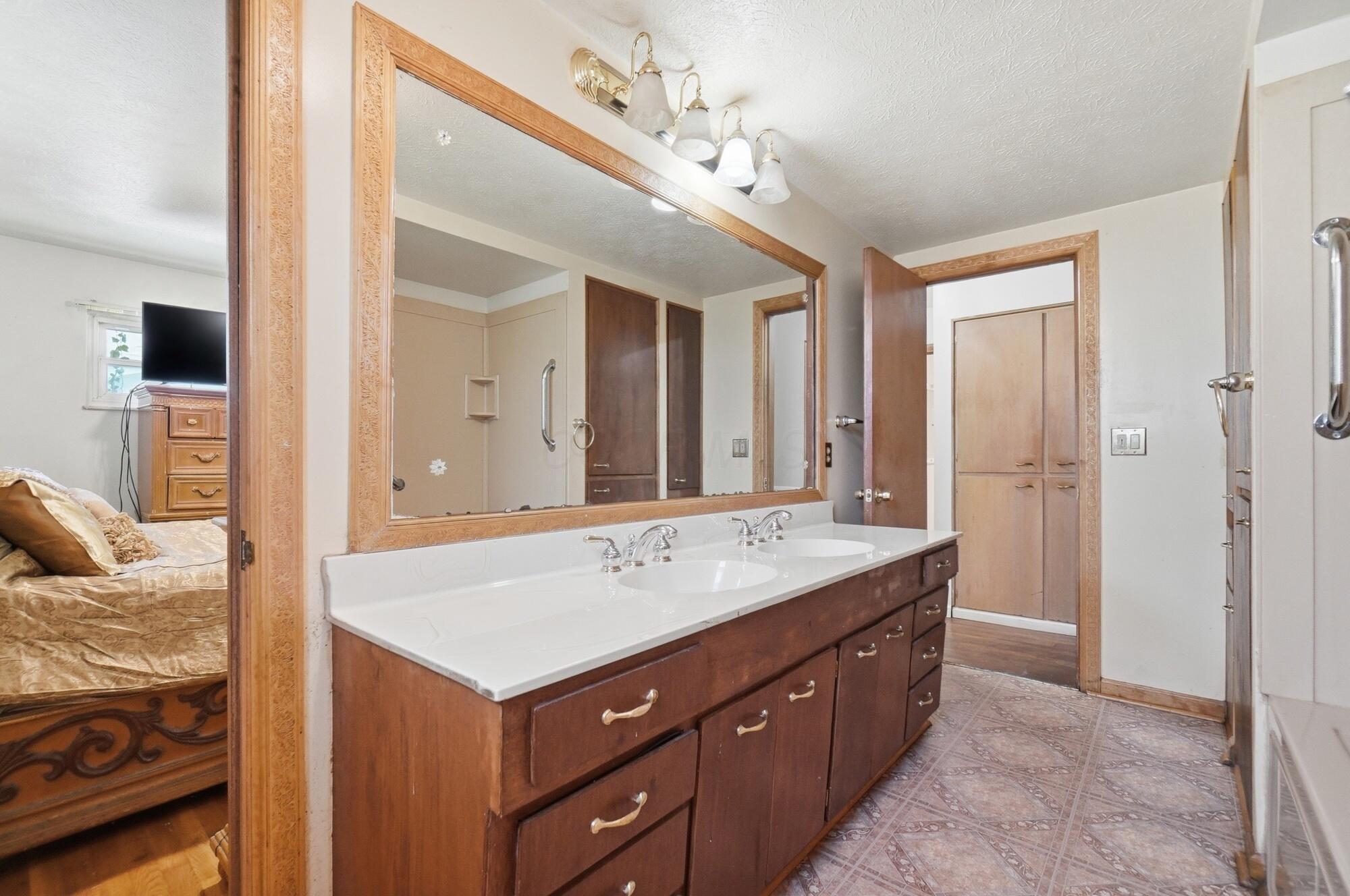 5417 Walshire Drive Property Photo 14