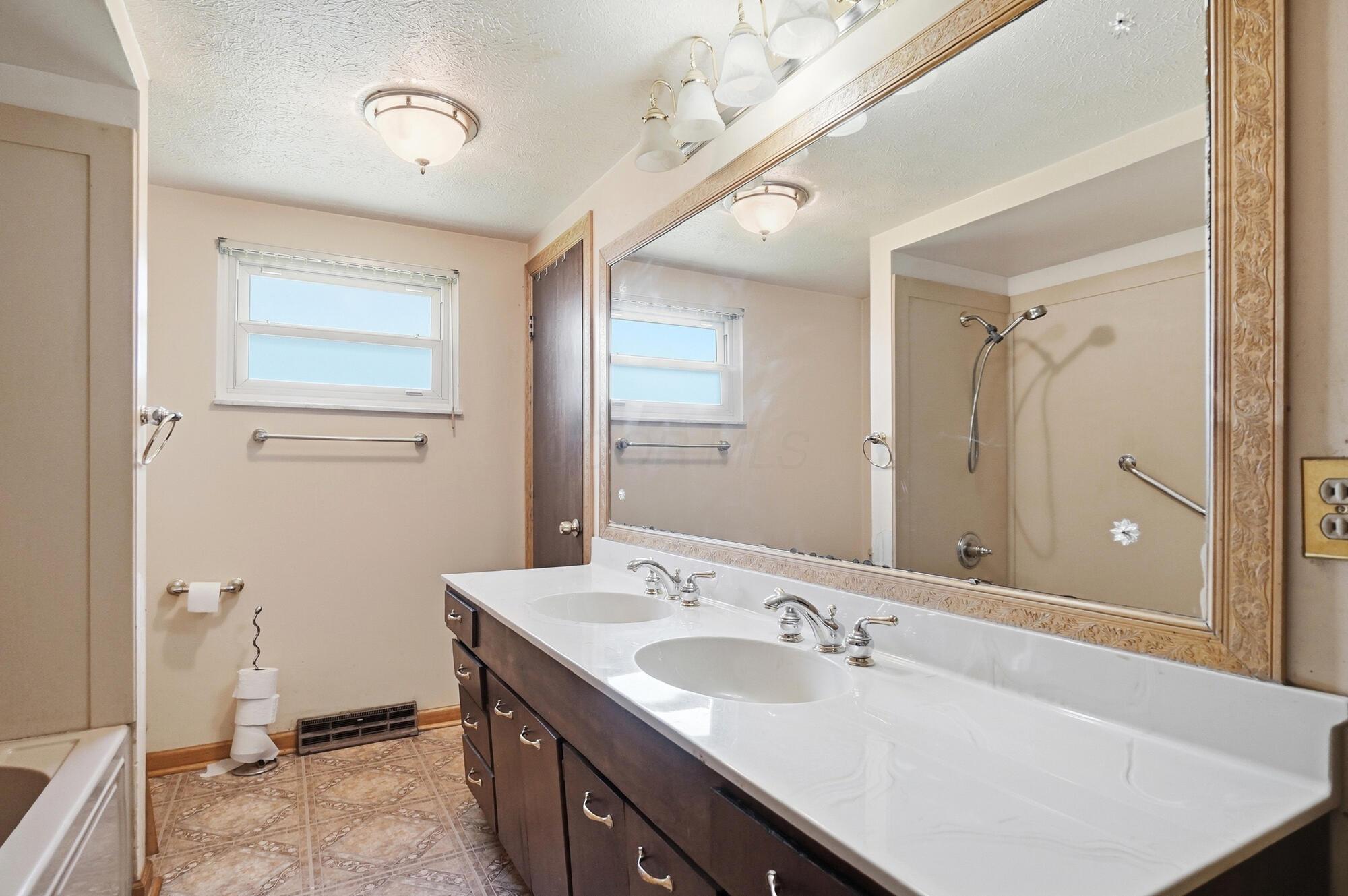 5417 Walshire Drive Property Photo 15