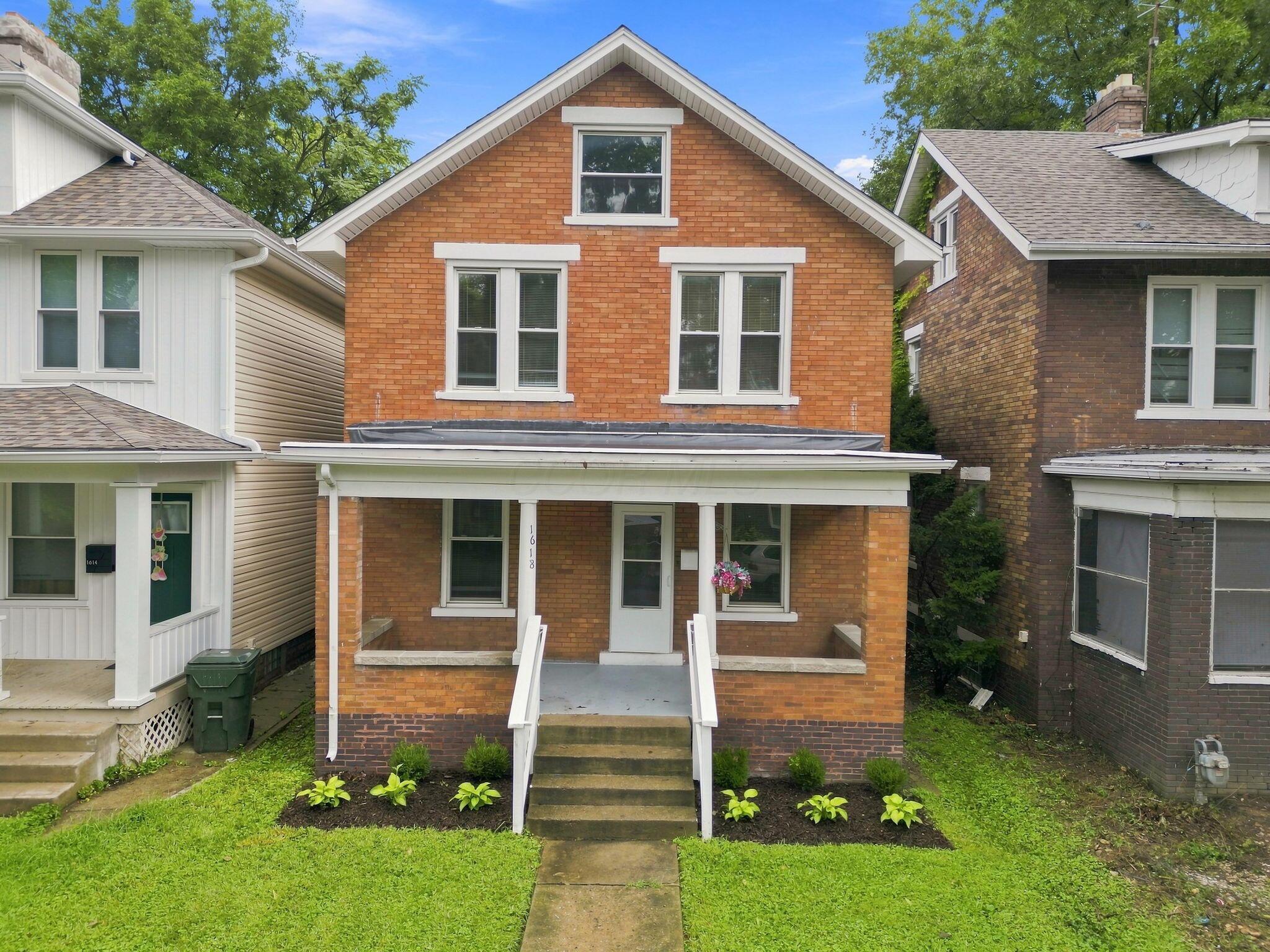 1618 Pembroke Avenue Property Photo 1