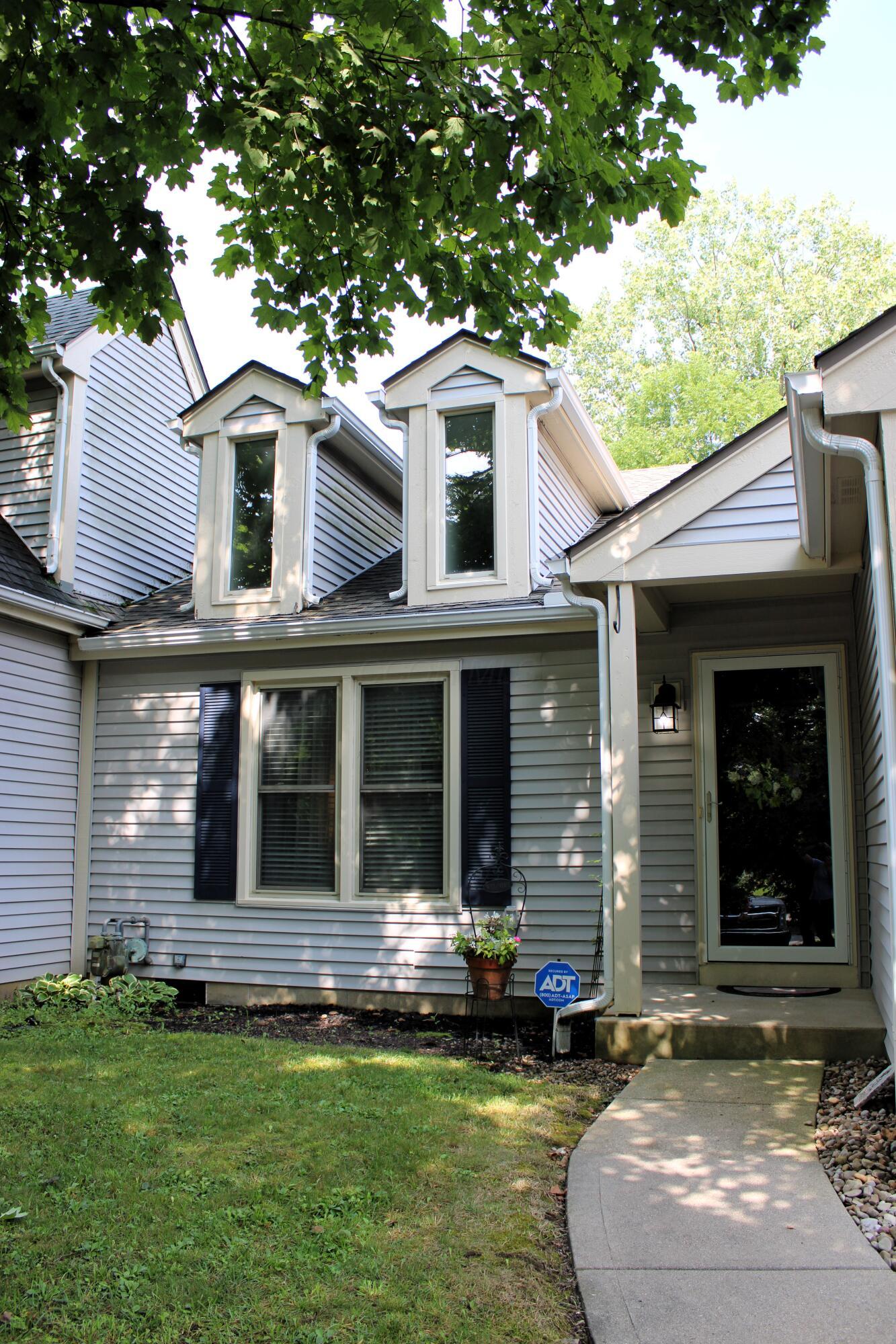 1058 Chatham Lane W Property Photo 1
