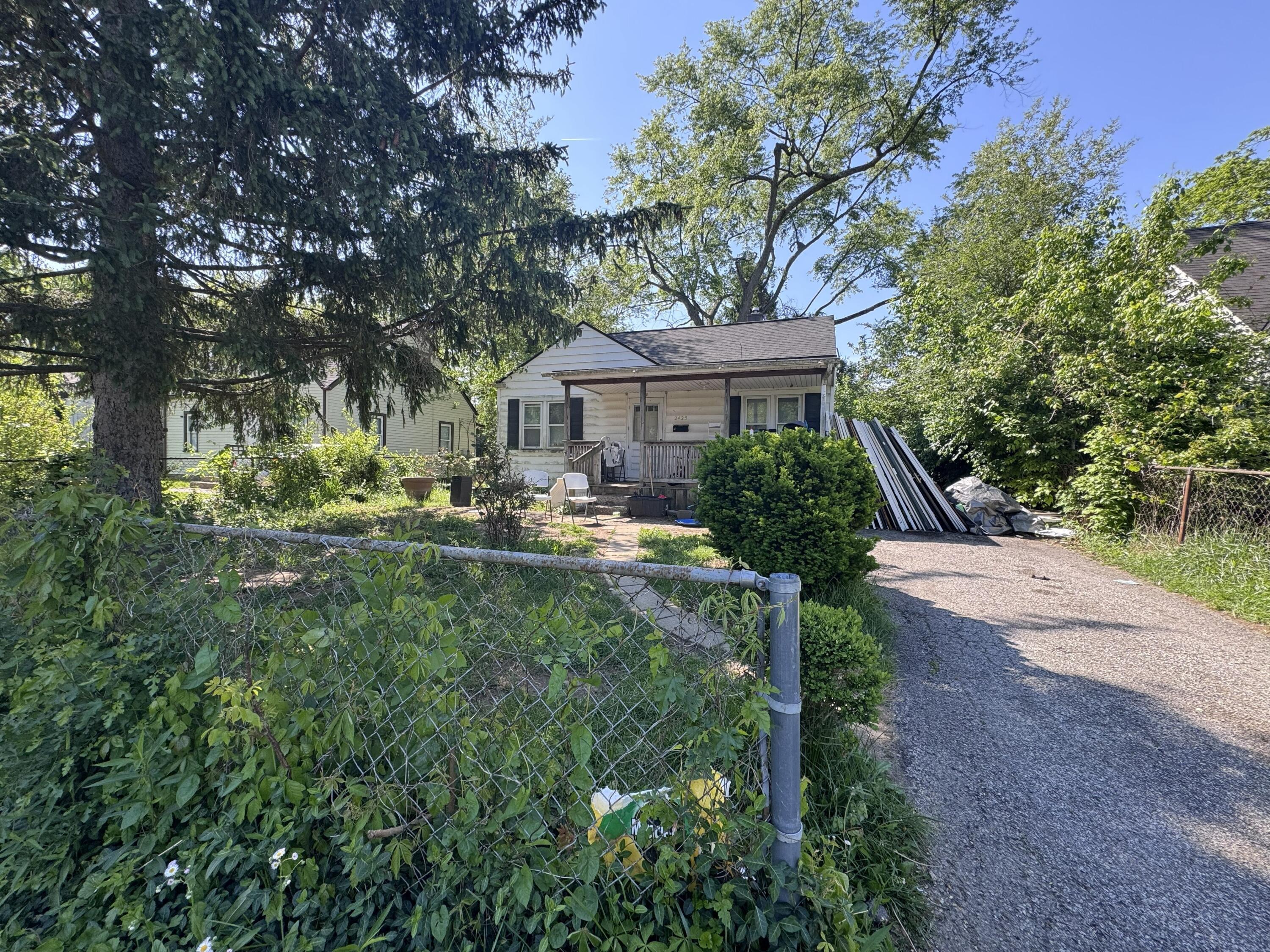 2425 Vendome Drive S Property Photo 1