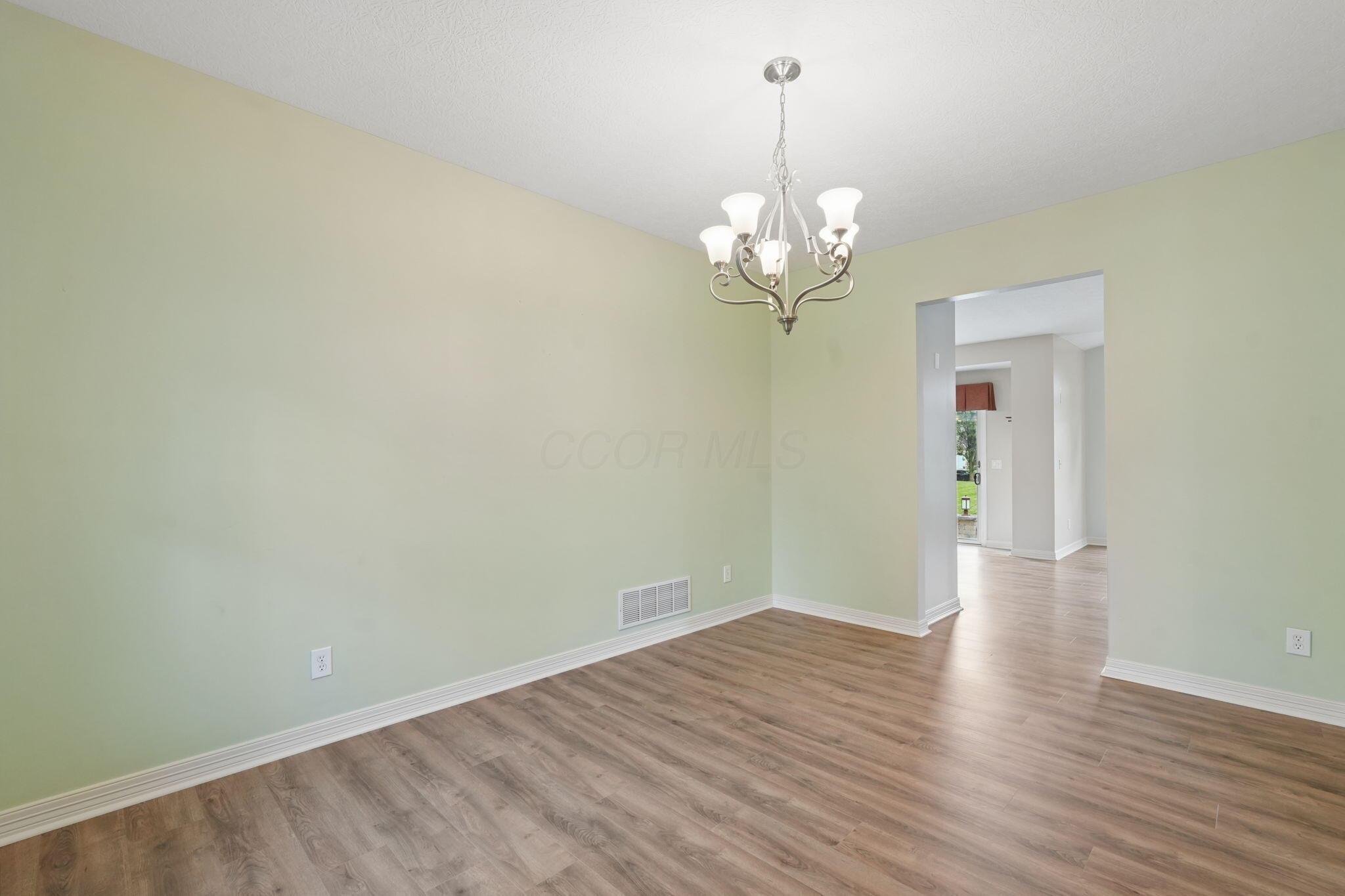 6294 Jeffrelyn Drive Property Photo 7