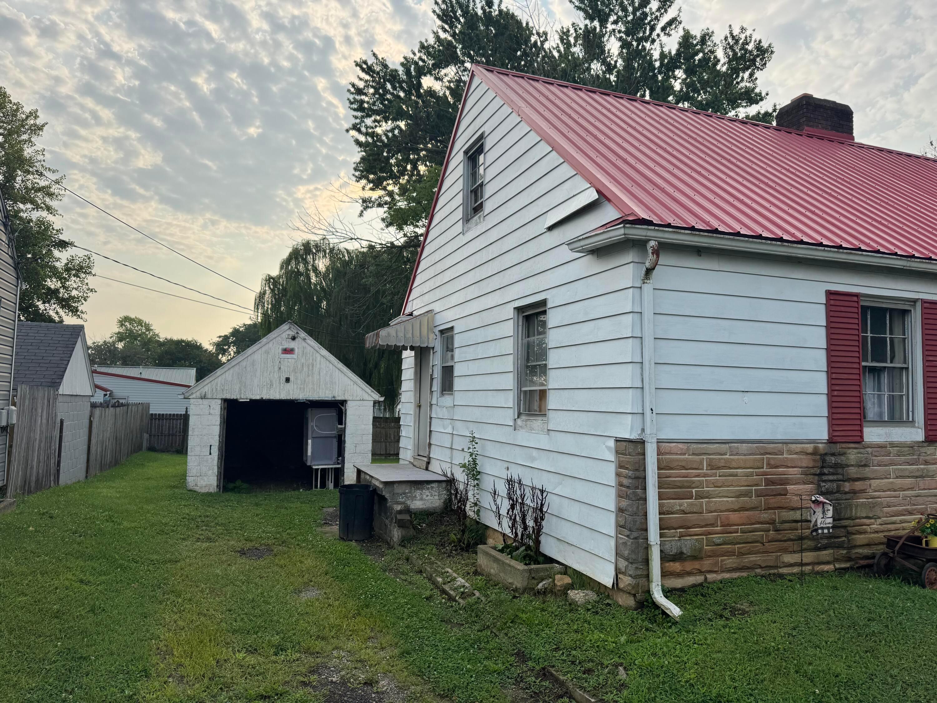 231 Edgewood Avenue Property Photo 2