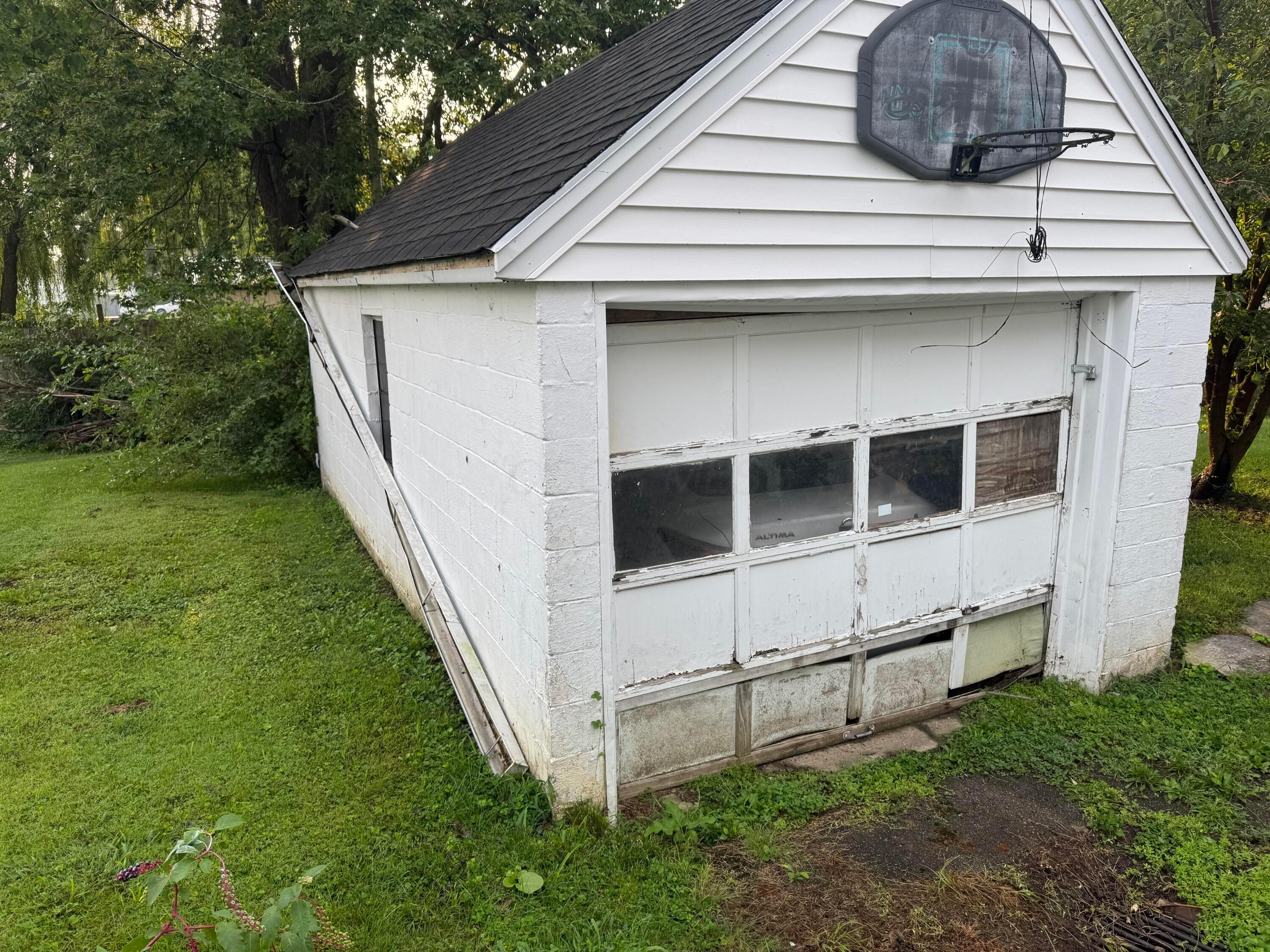 225 Edgewood Avenue Property Photo 3