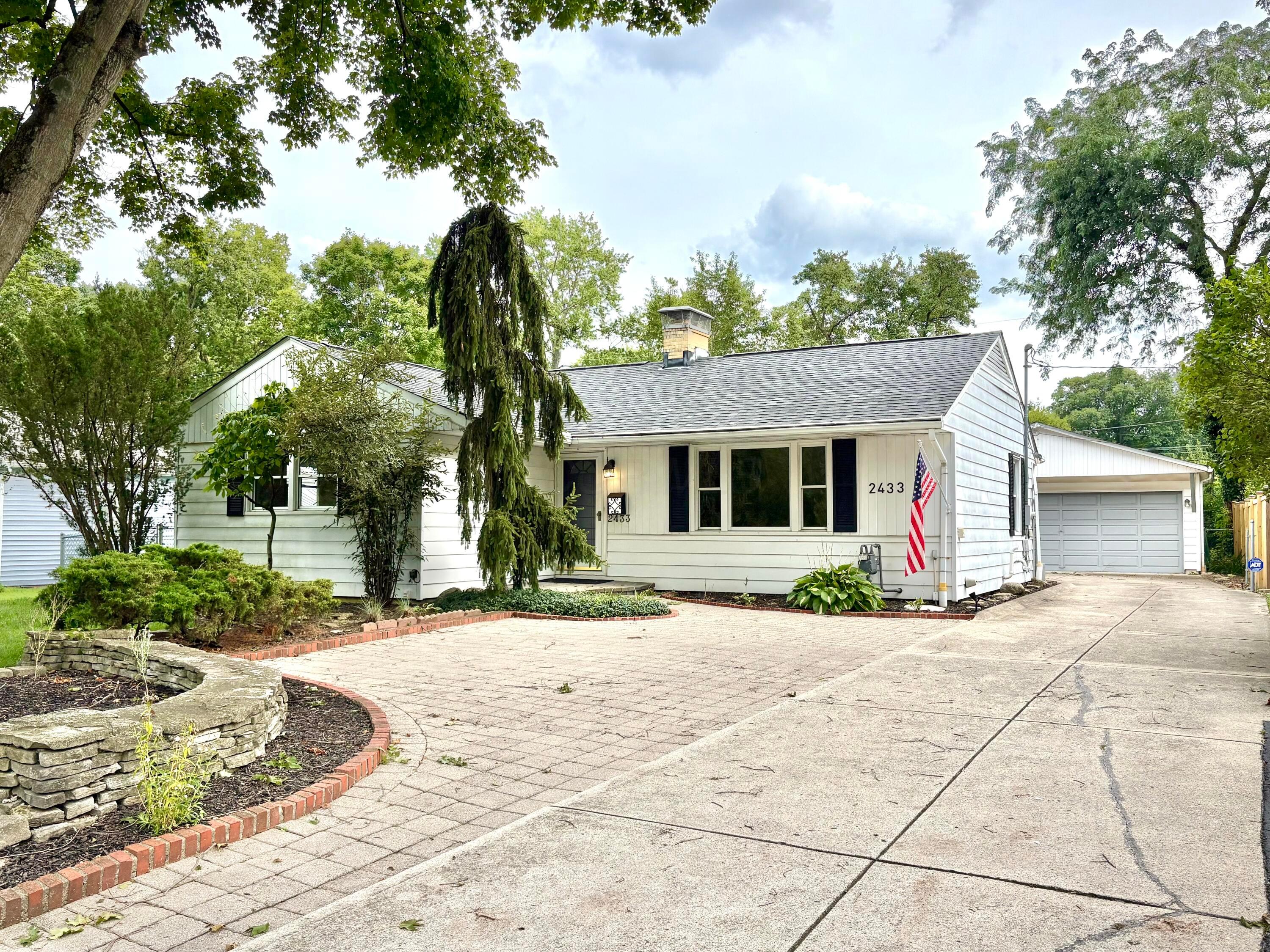 2433 Fishinger Road Property Photo 1