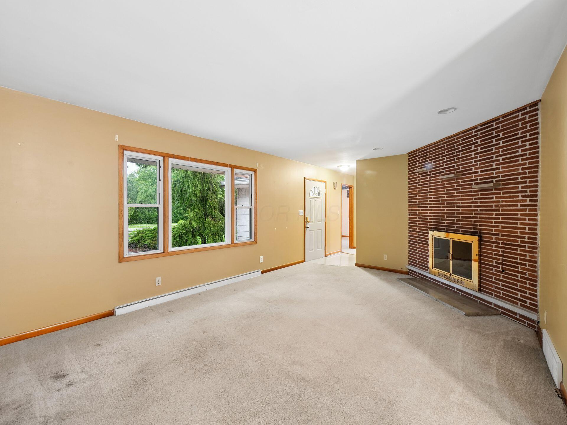 2433 Fishinger Road Property Photo 4
